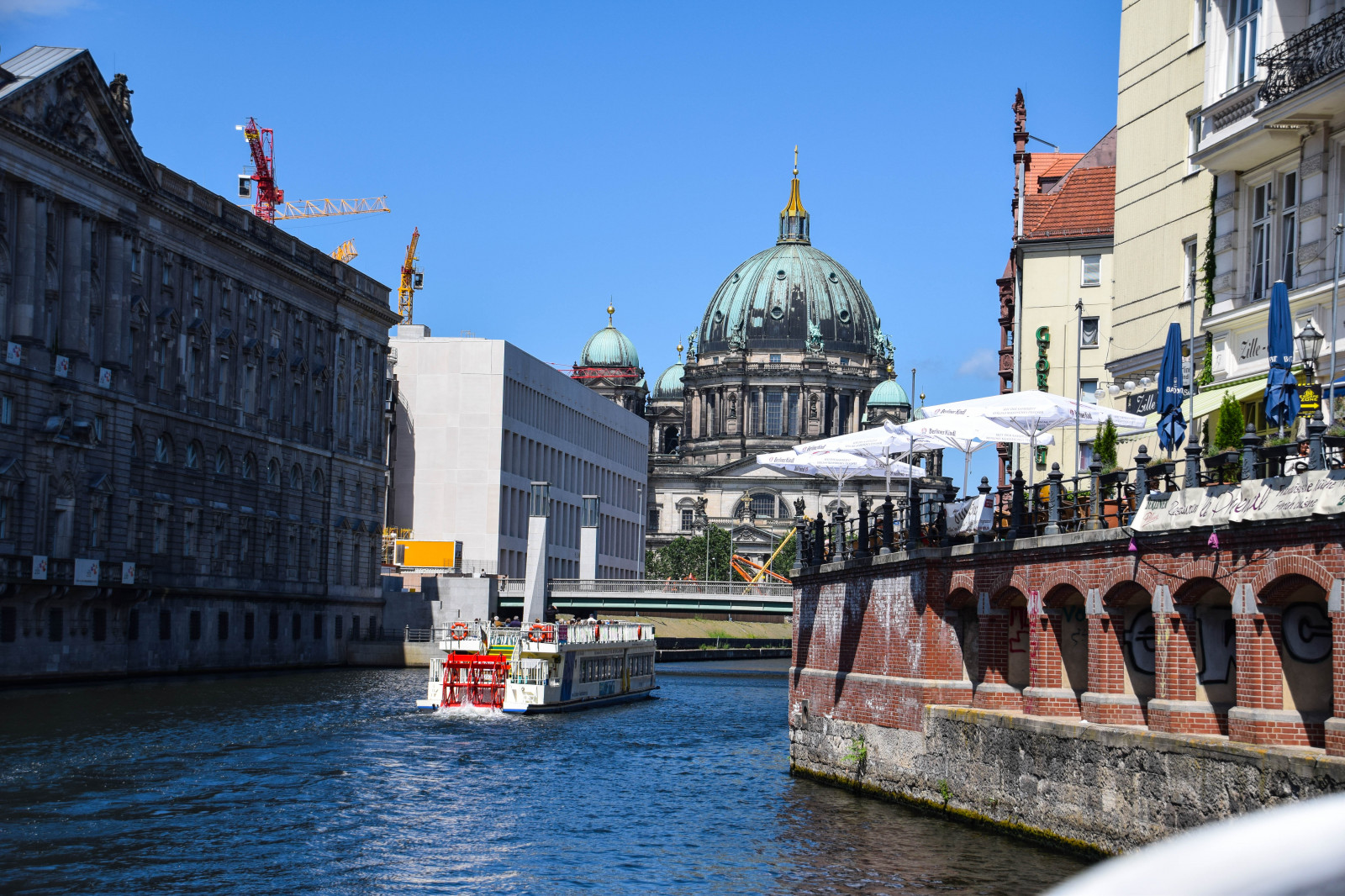 loď, panoráma města, voda, odraz, vozidlo, Cestovní ruch, Německo, řeka, město, Evropa, kanál, Berlín, dovolená, cestovat, venkovní, de, FLOD, Německo, deutschland, flám, mitte, mezník, vodní, zájezdy, místo uctívání
