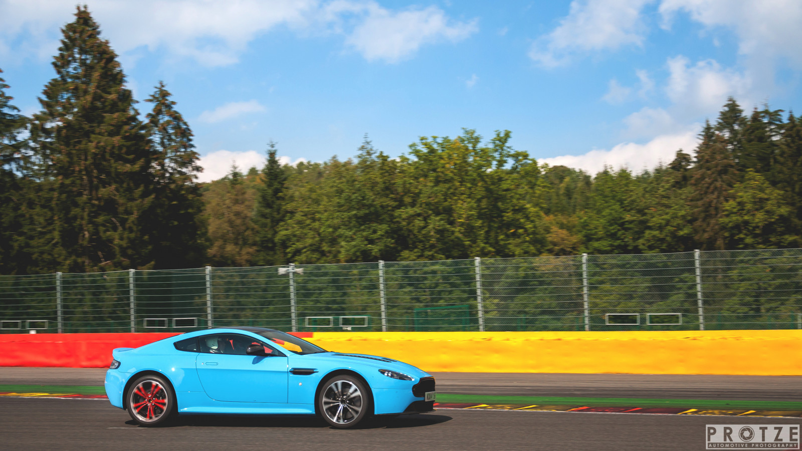 krajina, lidé, Photoshop, město, ulice, auto, městský, nebe, BMW, vozidlo, silnice, fotografování, Supercars, Volkswagen, žlutý, modrý, Lamborghini, Porsche, McLaren, město, luxus, Nikon, život, Evropa, sportovní auto, Ferrari, Belgie, Maserati, Bugatti, závodění, lázně, asfalt, kupé, Adobe, Lightroom, výkon auta, MM, limuzína, rýžování, benz, 5, den, 18, rostlina, kolo, cars, závod, styl, motor, dráha, aston, Martin, superauto, mercedes, s, d90, CS6, evropský, editace, 105, výhoda, motorsport, Francorchamps, obvod, v12, carphotography, Aston Martin, Trackday, počítač tapeta, automobilového designu, závodní auto, luxusní vůz, závodiště, kompaktní vůz, motorové vozidlo, osobní luxusní automobil, městské auto, road trip, střední velikost auta, Bently, v plné velikosti vůz, automotive wheel system, sports car racing