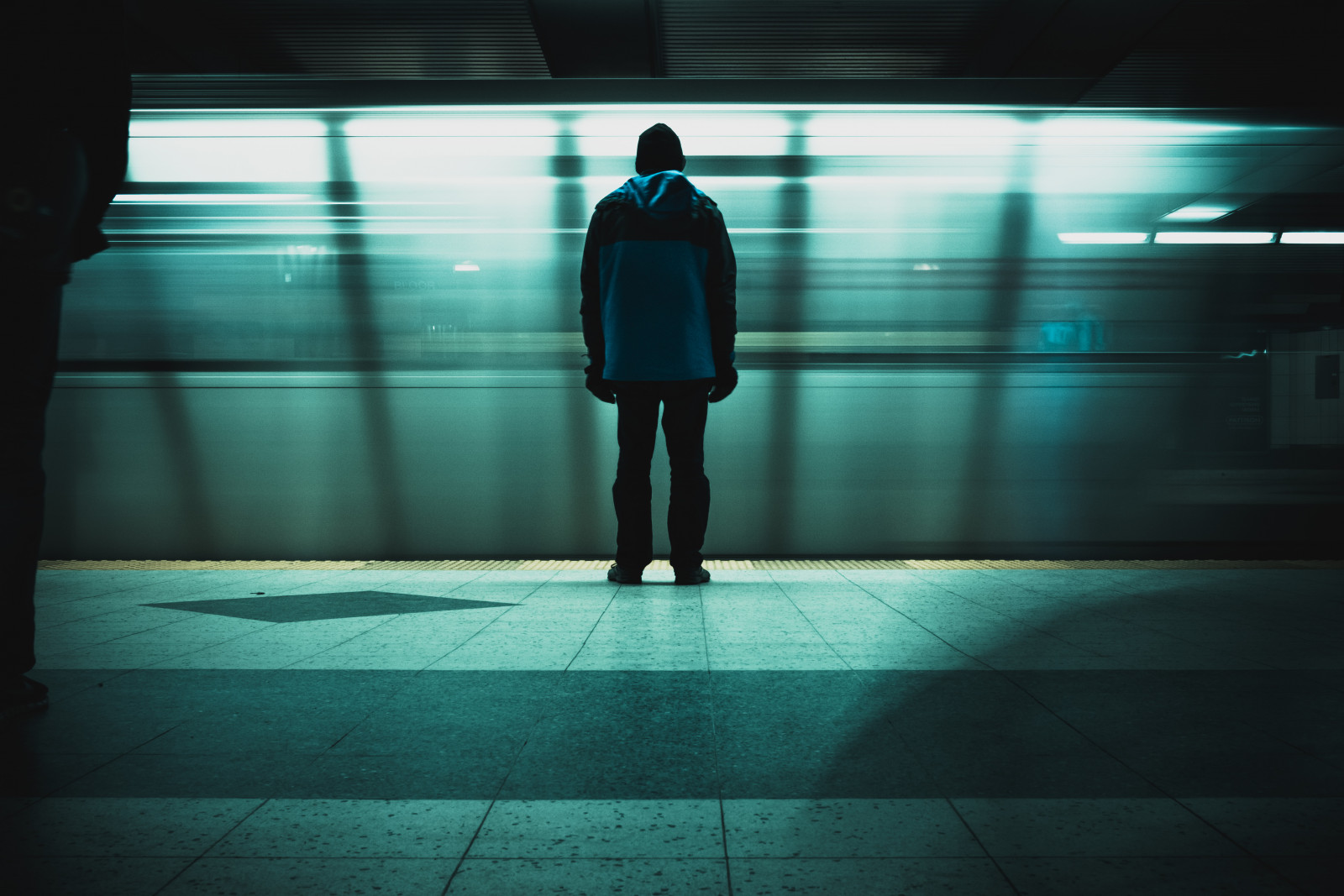 gade, longexposure, nightphotography, Toronto, Ontario, Canada, station, Matrix, nat, tog, mørk, undergrundsbane, linse, Lumix, Person, prime, venter, TTC, streetphotography, uhyggelige, Panasonic, natteliv, 20mm, Yonge, Bloor, F17, GX7, ttcstation