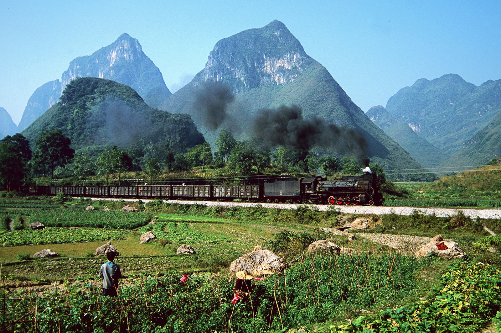 krajina, lidé, hory, Asie, Čína, kopec, Příroda, asijský, pole, vlak, železnice, Cestovní ruch, vesnice, údolí, Alpy, lokomotiva, kultura, plošina, scéna, parní, hora, květ, zemědělec, Pohled, tren, jižní, dráha, zemědělství, provincie, foto, scénický, guangxi, národy, hřbet, republika, personen, třída, náklad, vysočina, venkov, horských reliéf, landform, geografický rys, pohoří, js, kraj, Chino, vapeur, Ferrocarril, z zh q, tielu, chinoise, kras, privat, guanxi, Stroom, Hechi, Vapore, zh nghu, r nm n, g ngh Gu, horského, volksrepublik, zhu NGZ, countrayside, jingchengjiang