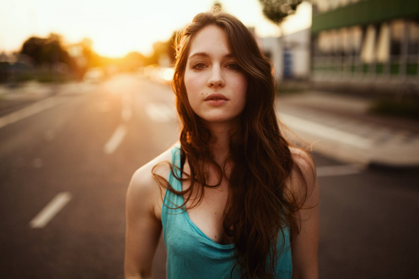 ženy venku, ženy, model, portrét, bruneta, brýle, městský, fotografování, šaty, móda, vlasy, Osoba, Janina Knopf, barva, dívka, krása, usměj se, žena, dáma, fotografie, portrétní fotografie, focení, hnědé vlasy