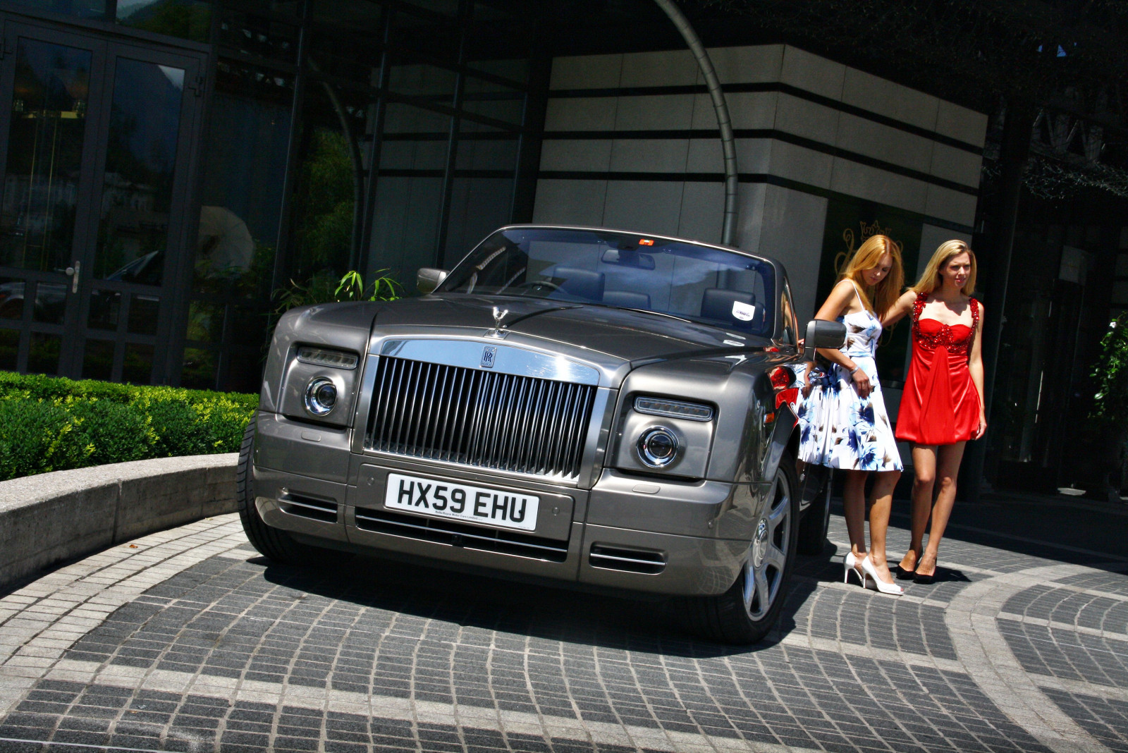 rohlíky, royce, Rolls Royce, Rollsroyces, Přízrak, Drophead, kupé, styl, Stijl, třída, klasse, Interlaken, Switserland, suisse, švýcarský, Zwitserland, modely, auto, střílet, cars, carspotting, autogespot, Autogespotcom, Kánon, eos, 1000D, sigma, 18200, auto, Auto s, automotive, worldcars, dívky, Modellen, Alwinkroon, Alwin, Koruna, Alwink, Alwink94, flickr, letní, 2010