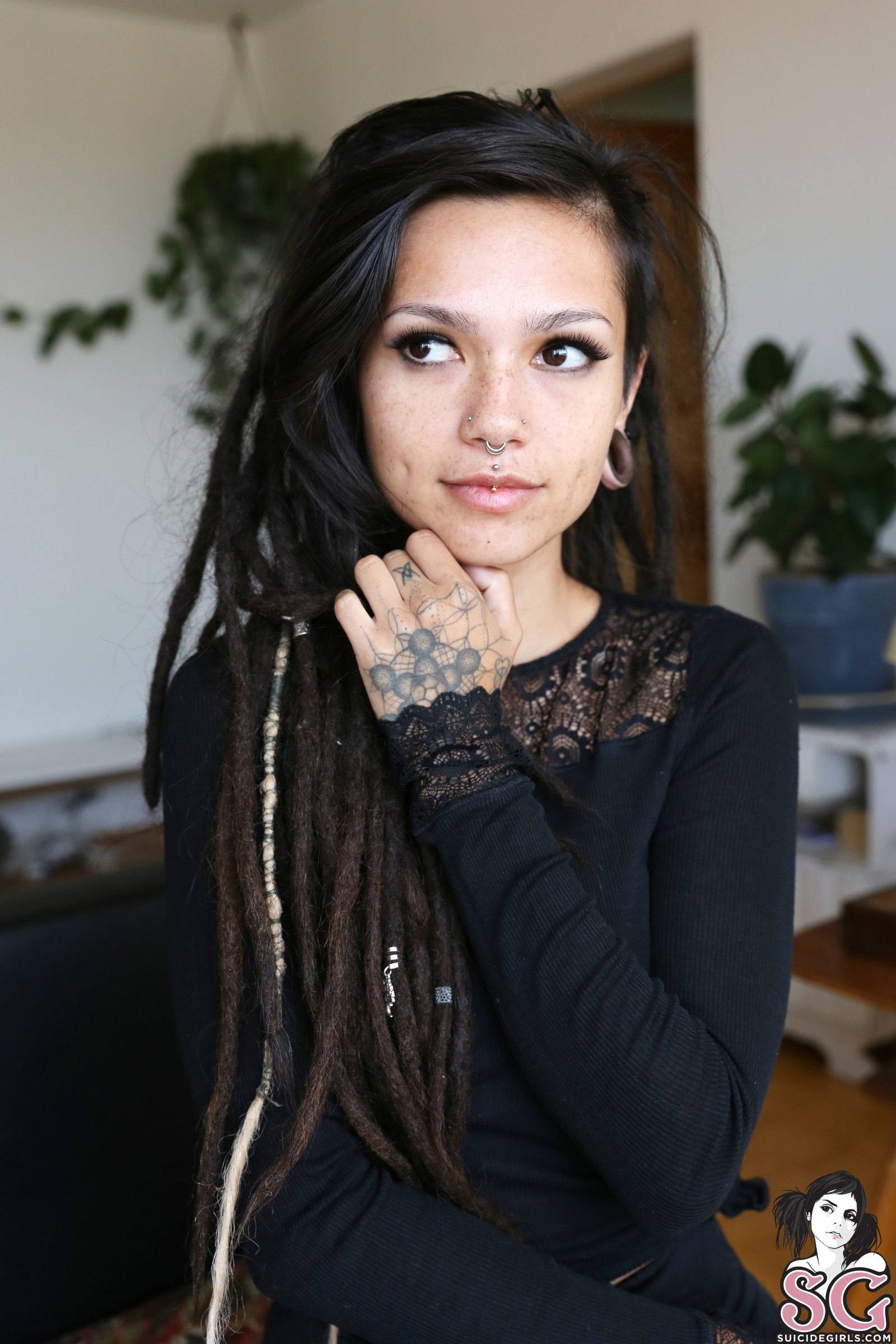 Wallpaper : Suicide Girls, Dacay Suicide 2432x3648 - Daess - 1549391