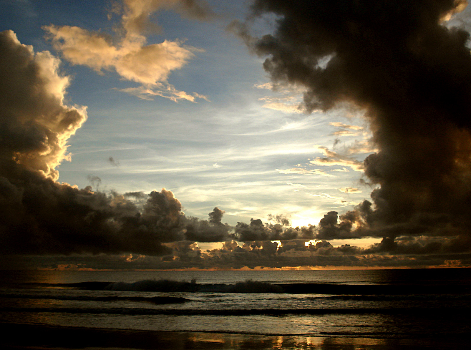 slunečnímu záření, krajina, západ slunce, moře, Příroda, odraz, nebe, mraky, pláž, svítání, večer, ráno, pobřeží, slunce, horizont, atmosféra, soumrak, Brasil, mrak, svítání, oceán, vlna, živý, mraky, mar, playa, landscapephotography, mraky, kobyla, půvabný, anawesomeshot, natureza, naturesfinest, abigfave, photosandcalendar, magicofnature, mywinners, Bravo, superbmasterpiece, bratanesque, národní geografie, Praia, bahia, nejchladnější, mara, wowiekazowie, zářící hvězda, shieldofexcellence, A, supershot, flickrnature, nuvens, globalvillage2, modrá stužka, theworldthroughmyeyes, odlesk, meteorologický jev, beautyofnature, beautifulcapture, top20blue, holidaysvacanzeurlaub, ilovenature, přírodní divy, greatcapture, sunshotsanyweather, 10to1, flickrfavoritephotographers, favoritesonly, natureandlandscapes, theothervillage, worldpicture, 31landscape, primeraclase, nuvoles, bullseye, třída, Ten velký, expressionistphotography, flickrspecial, tepasaste, 5for2, faithfulflickrfriends, breathtakinglandscape, flickerdiamond, simplythebestsoftoday, thecoolestdamncoolphotographers, seasunclouds, acelebrationoflight, beachpraiaplaya, thegalery, score1to4on29, flickrfavoritelandscapesandseascapes