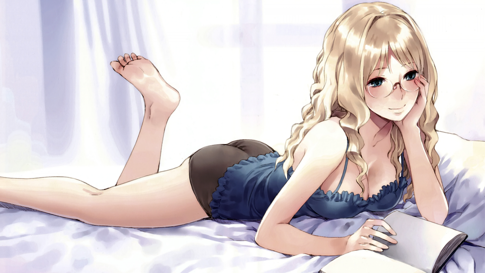 anime, anime dívky, Sora no Woto, Filicia Heideman, brýle, blondýnka, usmívající se, dlouhé vlasy, čtení, osel, v posteli, realistický, naboso