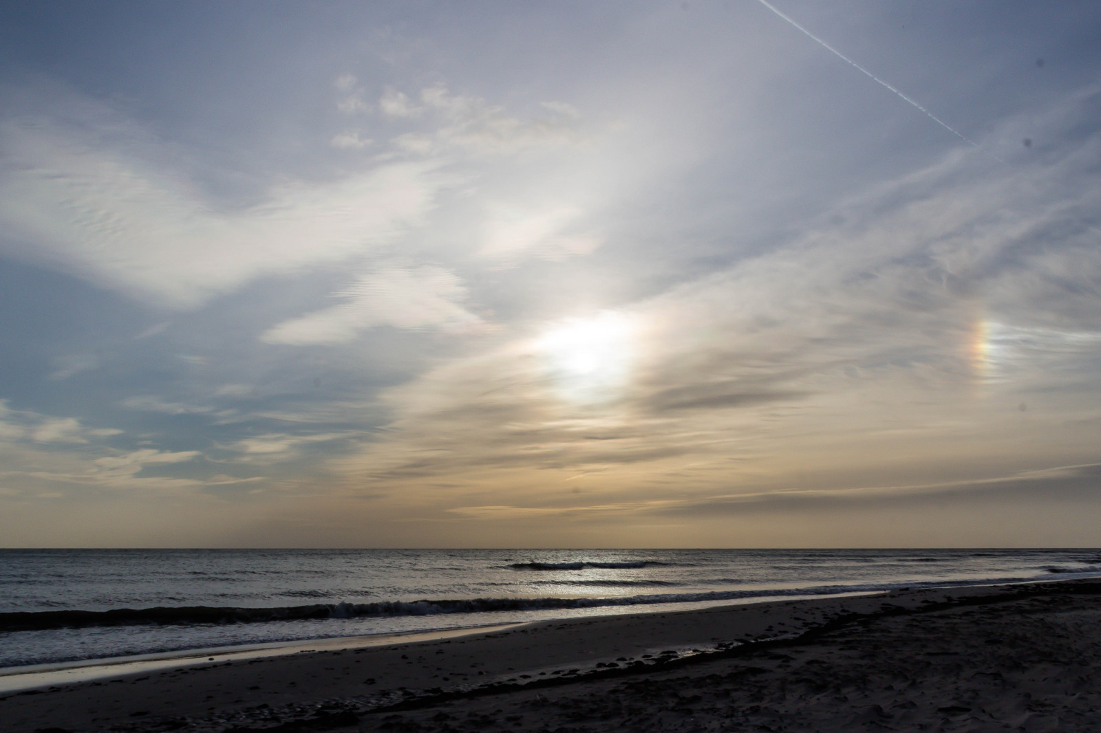 luce del sole, tramonto, mare, acqua, puntellare, sabbia, cielo, spiaggia, Alba, sera, mattina, costa, Sole, Alone, orizzonte, crepuscolo, nube, alba, oceano, onda, filo, vatten, HAV, Beddingestrand, Parhelia, Sundogs, opticalphenomenon, mocksuns, Bisol, v dersol, solvarg, phantomsuns, corpo d'acqua, vento onda, fenomeno meteorologico