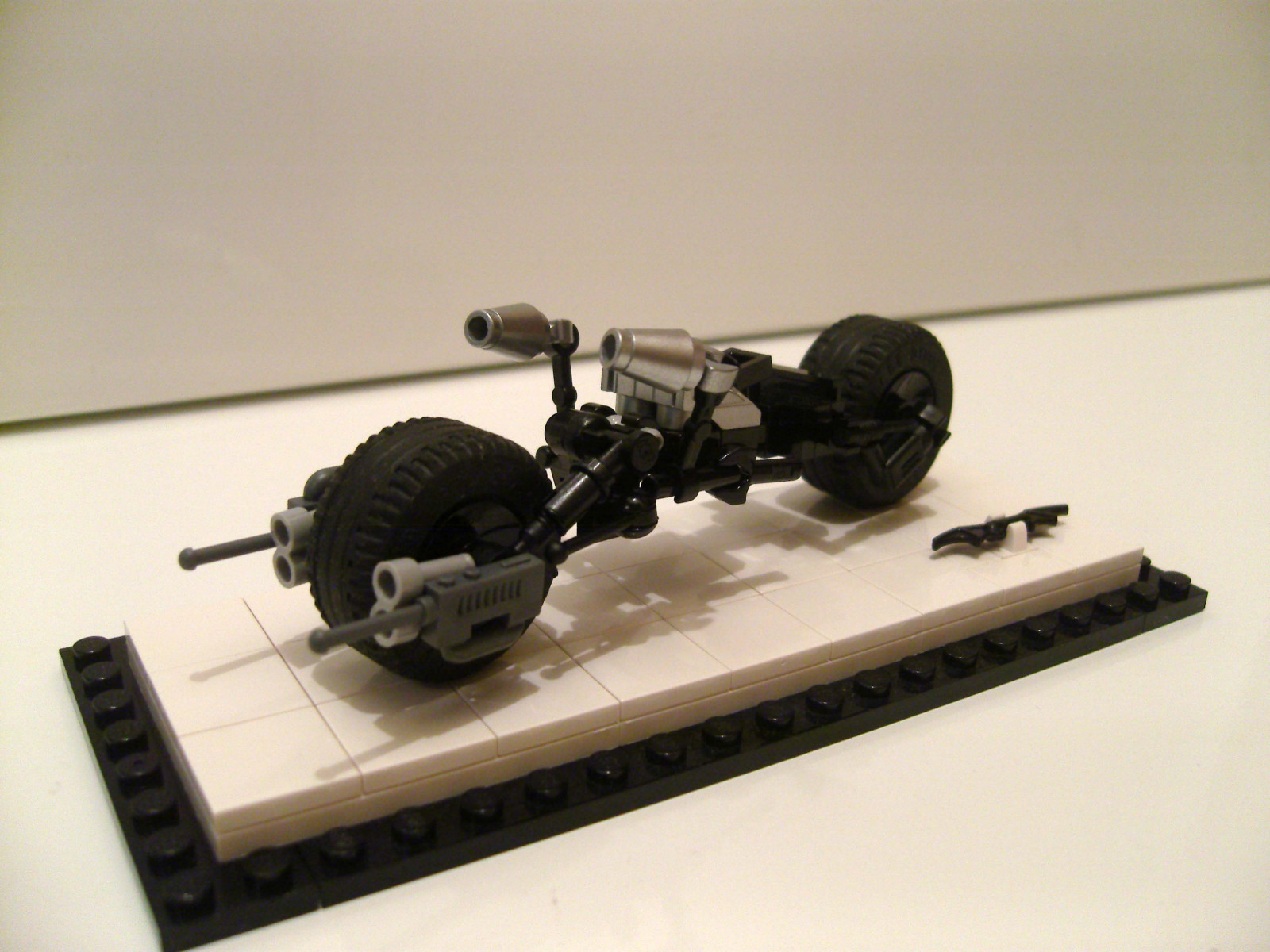 auto, vozidlo, Bat-man, kočičí žena, Žolík, LEGO, Batmobile, Gotham, Hračka, pneumatika, Batpod, DC, kolo, moc, motorové vozidlo, automotive pneumatiky, TDK, Temný rytíř, selinakyle, tdkr, Temný rytíř povstal, brucewayne, Batcycle, Cestujících, product design, automotive wheel system