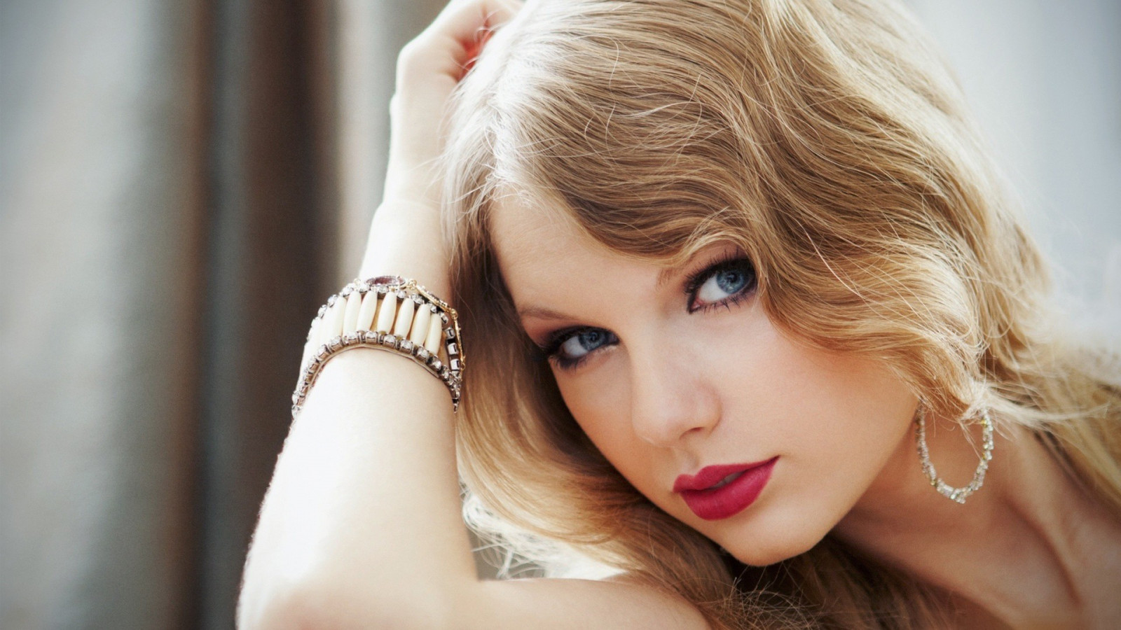 ansigt, Kvinder, model, portræt, blond, langt hår, blå øjne, fotografering, berømthed, sanger, armbånd, Taylor Swift, mode, hår, næse, Person, hud, hoved, supermodel, pige, skønhed, øje, kvinde, brud, læbe, blond, frisure, portrætfotografering, Photo shoot, brunt hår, organ, tæt på