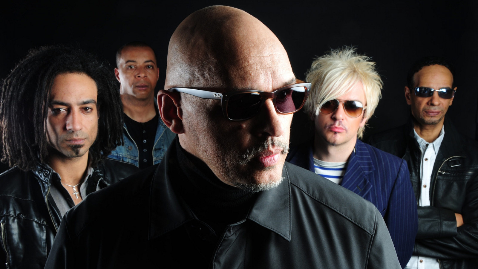 i cristiani, Calvo, bicchieri, gruppo musicale, tagli di capelli