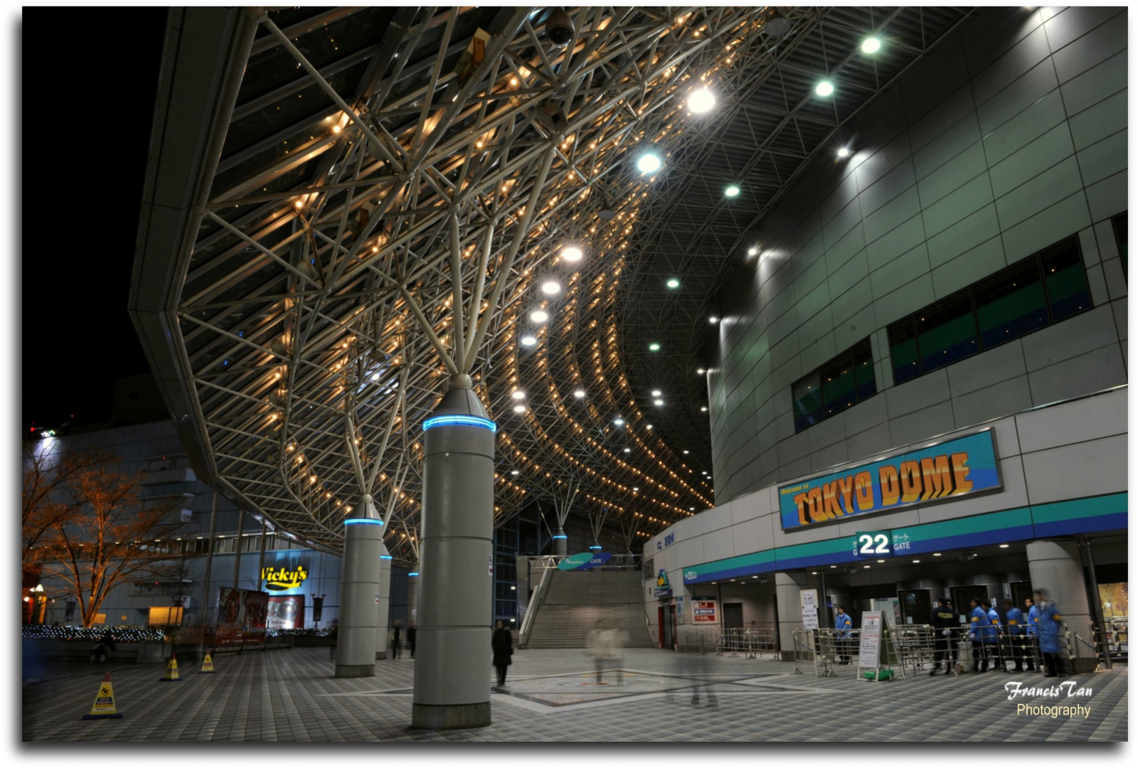 Japonsko, světla, nosníky, stadión, baseball, Tokio, brány, infrastruktura, longexposure, vchod, strop, nikond700, nightshot, tokyodome, NOC, veřejná doprava, zobrazovací jednotka, Fongetz, Francistán, 2470mmnikkor, slowshuitterspeed