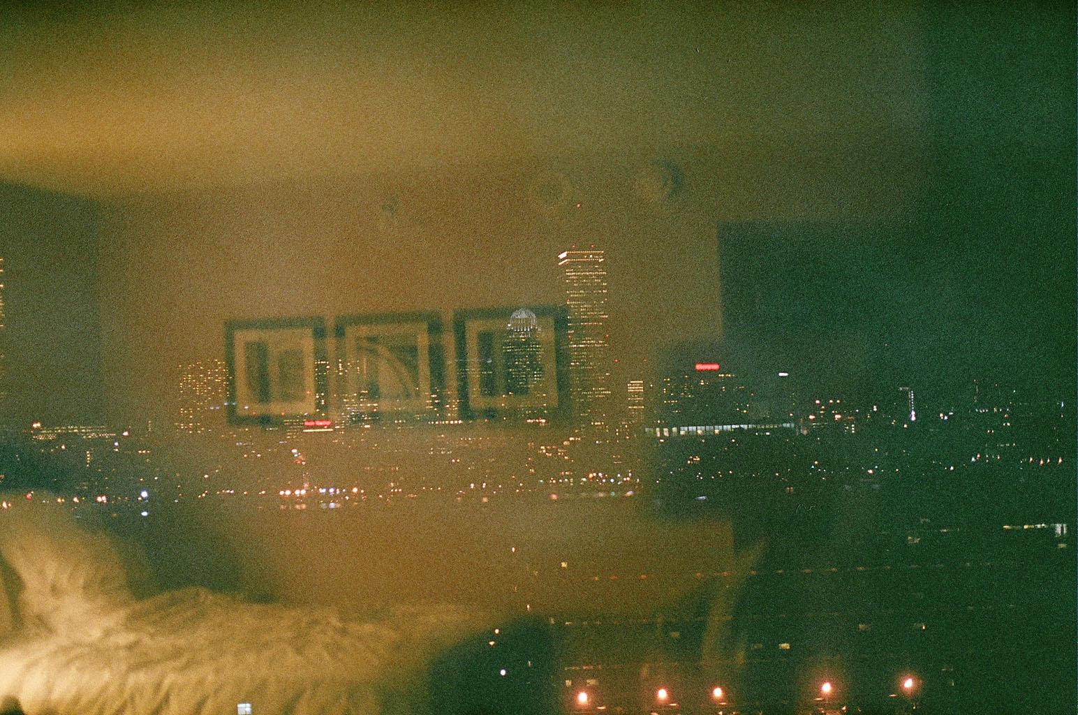 lys, vindue, by, nat, vand, plads, afspejling, græs, himmel, seng, Hotel, grøn, Canon, struktur, atmosfære, korn, 35MM, midnat, Fujifilm, Boston, analog, film, analog, mørke, 400, udløbet, AE1, computer tapet, program, fænomen