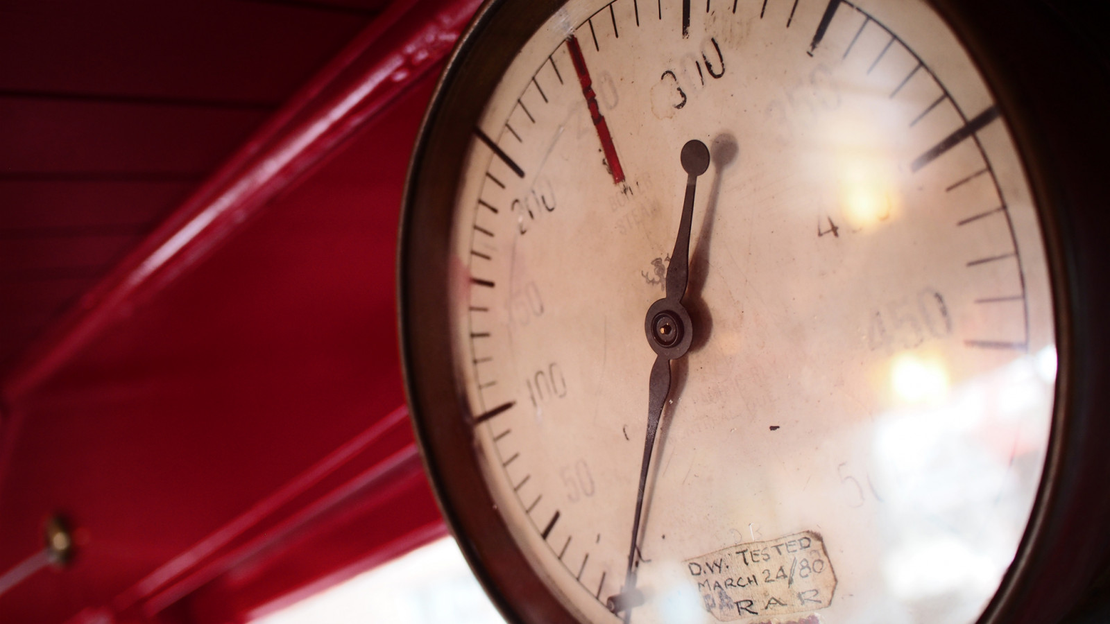 alt, Kanada, Detail, Vancouver, Zug, Bc, Zeiger, Bokeh, Britisch-Kolumbien, Motor, wählen, Dampf, Nummern, getragen, Instrument, Yaletown, Verwittert, 169, Cpr, Spur, Markierungen, Dampfmaschine, Patina, Fragment, Messung, Roundhouse, Canadianpacificrailway, Druckanzeige, Motor374, Boilersteam, Panasoniclumixg14mmf25, Olympusem5