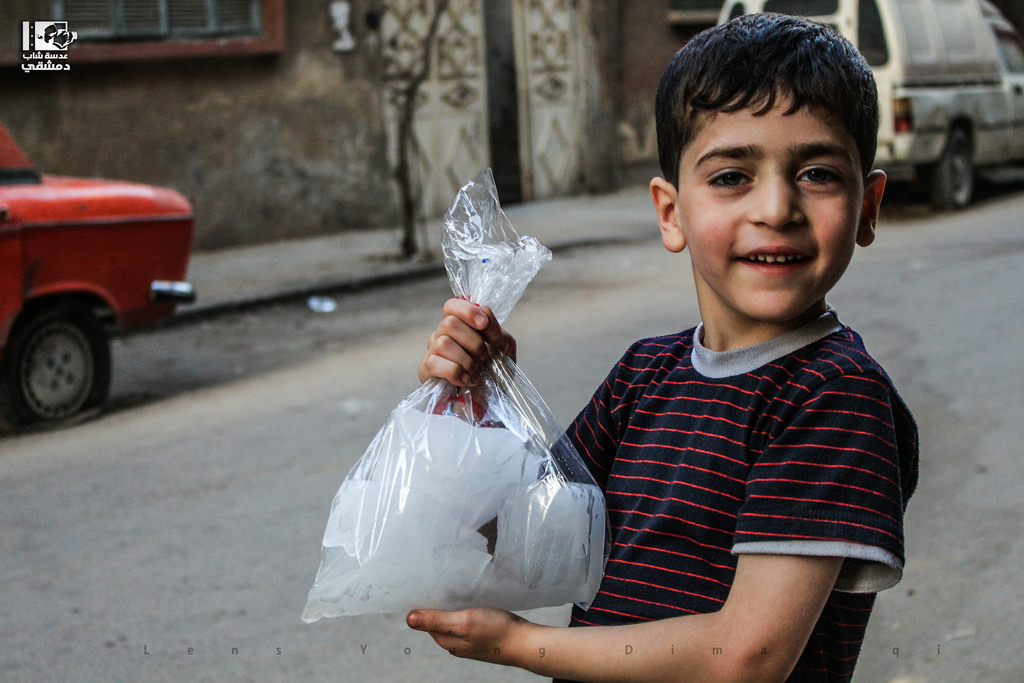 svět, ulice, jídlo, led, domů, voda, usměj se, dětství, děti, armáda, šťastný, naděje, svoboda, válka, dítě, lidstvo, Volný, uvolnit, Uložit, příběh, Pomoc, člověk, hlad, práva, zbraň, Sýrie, dostal, Damašek, generace, režim, obležení, Syřan, Assad, nálet, eastren, Gouta, rgime, streetpassionaward