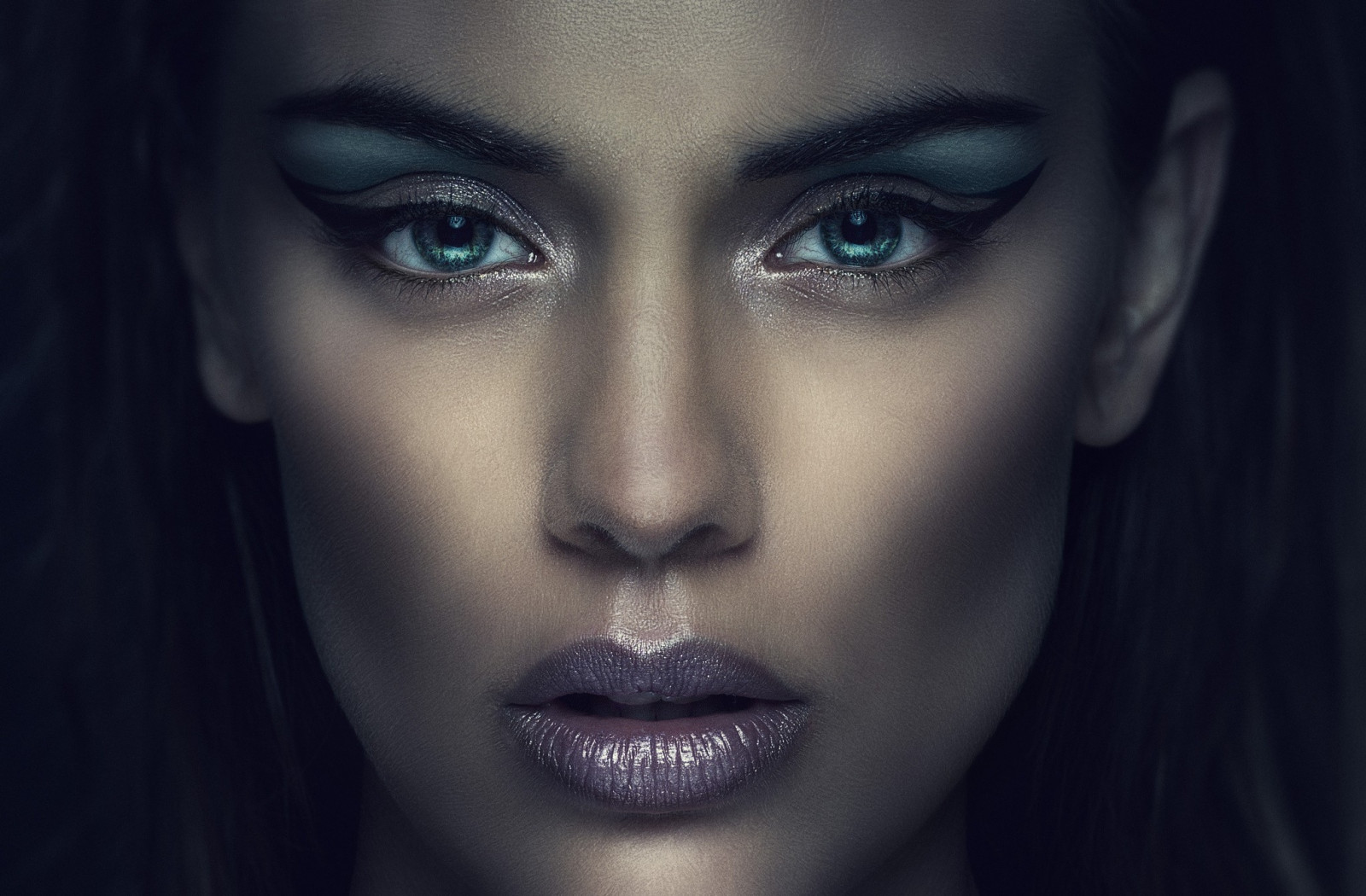 ansigt, sort, Kvinder, monokrom, model, portræt, makeup, fotografering, tæt på, blå, emotion, hoved, farve, pige, skønhed, øje, mørke, portrætfotografering, menneskelige legeme, organ, tæt på