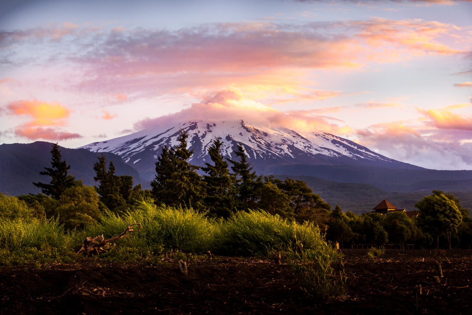 Chile, viaggio, viaje, schnee, alberi, tramonto, cielo, nube, montagna, la neve, montagne, albero, verde, verde, spiaggia, berg, giallo, nuvole, filo, America, Canone, paesaggio, vulcano, cespuglio, reisen, nevoso, Sud, nieve, Nevada, verschneit, magenta, Wolke, wolken, sigma, picco, playa, paisaje, berge, amarillo, Gelb, nubes, latina, gr n, Villarica, Landschaft, cespugli, b ume, baum, nube, busch, nevado, Reise, viajar, vulkan, volcan, Pucon, Gipfel, Sudamerica, Sudamerika, Latinoamerica, b sche