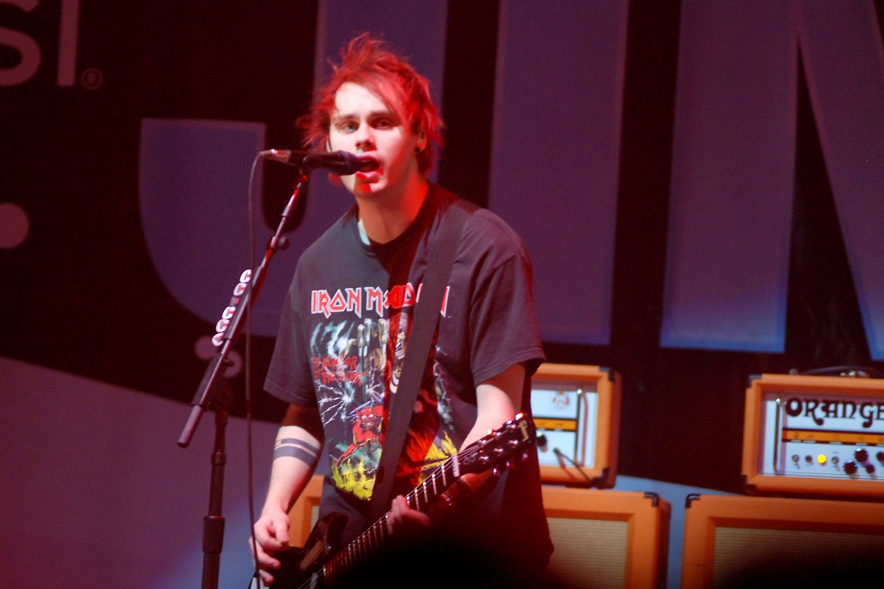 musica, musicista, chitarrista, cantando, divertimento, 5 secondi di estate, prestazione, palcoscenico, concerto, Teatro musicale, bassista, cantautore, arti dello spettacolo