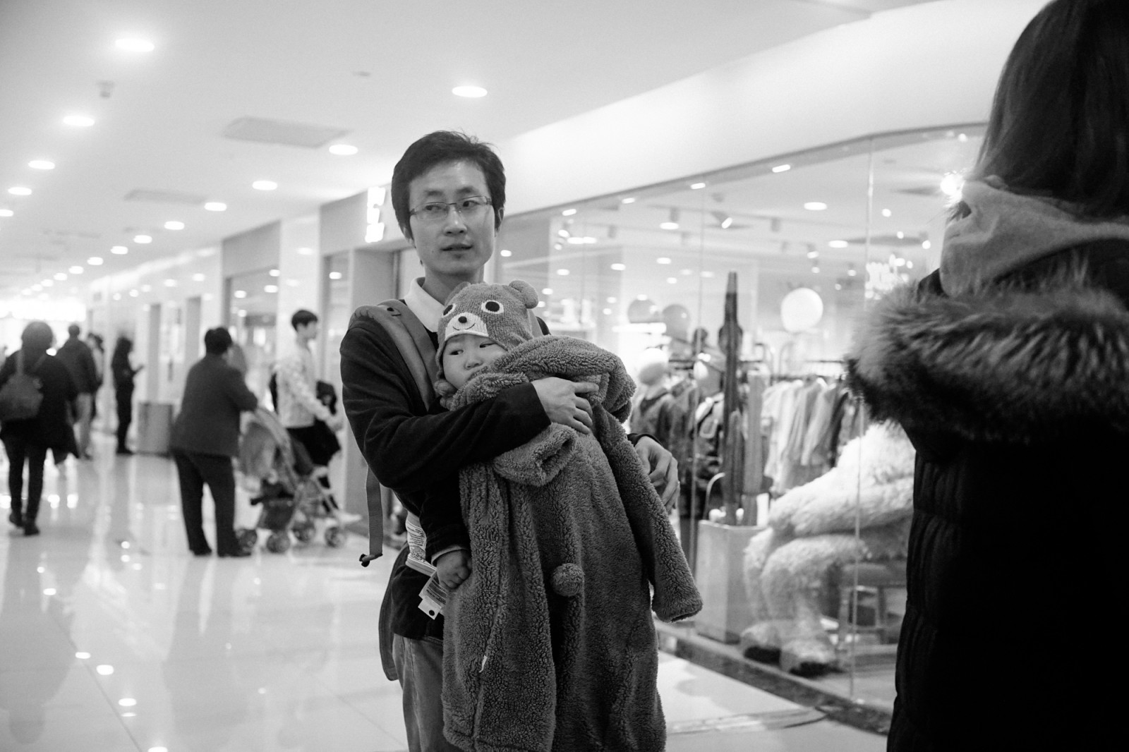 lidé, bílý, Černá, černobílý, ulice, Čína, městský, zima, fotografování, Gentleman, móda, stojící, život, Beijing, střelec, výstřel, Černý a bílý, scéna, Pohled, wb, dívka, tělesné, zábava, Street View, člověk, pouliční život, třídaFoto, styl, fotografie, streetphotography, lidstvo, oblek, upřímný, streetscene, streetshot, prasknutí, momentka, střílet, urbanstreet, Černý a bílý, monochromatické fotografování, urbanview, živel, streetshooter, streetshoot, nocolor, Urbanpeople, Urbansence, Urbancandid