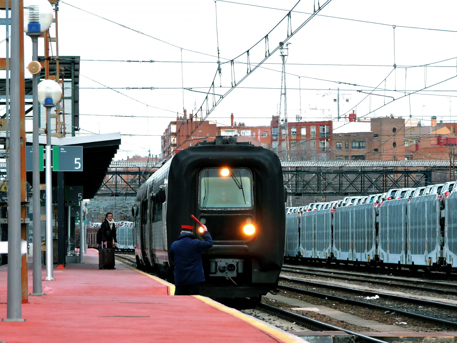 zima, vozidlo, mraky, vlak, Studený, vlakové nádraží, Španělsko, doprava, metropole, lokomotiva, campo, elektřina, TRD, rychlá přeprava, mrak, de, dráha, grande, média, md, Valladolid, Metropolitní oblast, obytný prostor, veřejná doprava, železniční doprava, kolejová vozidla, osobní automobil, železniční vůz, vysokorychlostní železniční, elektrické napájení, twop, regionální, RENFE, distancia, Operadora, Puebla, Sanabria, elektrická lokomotiva, Regionales