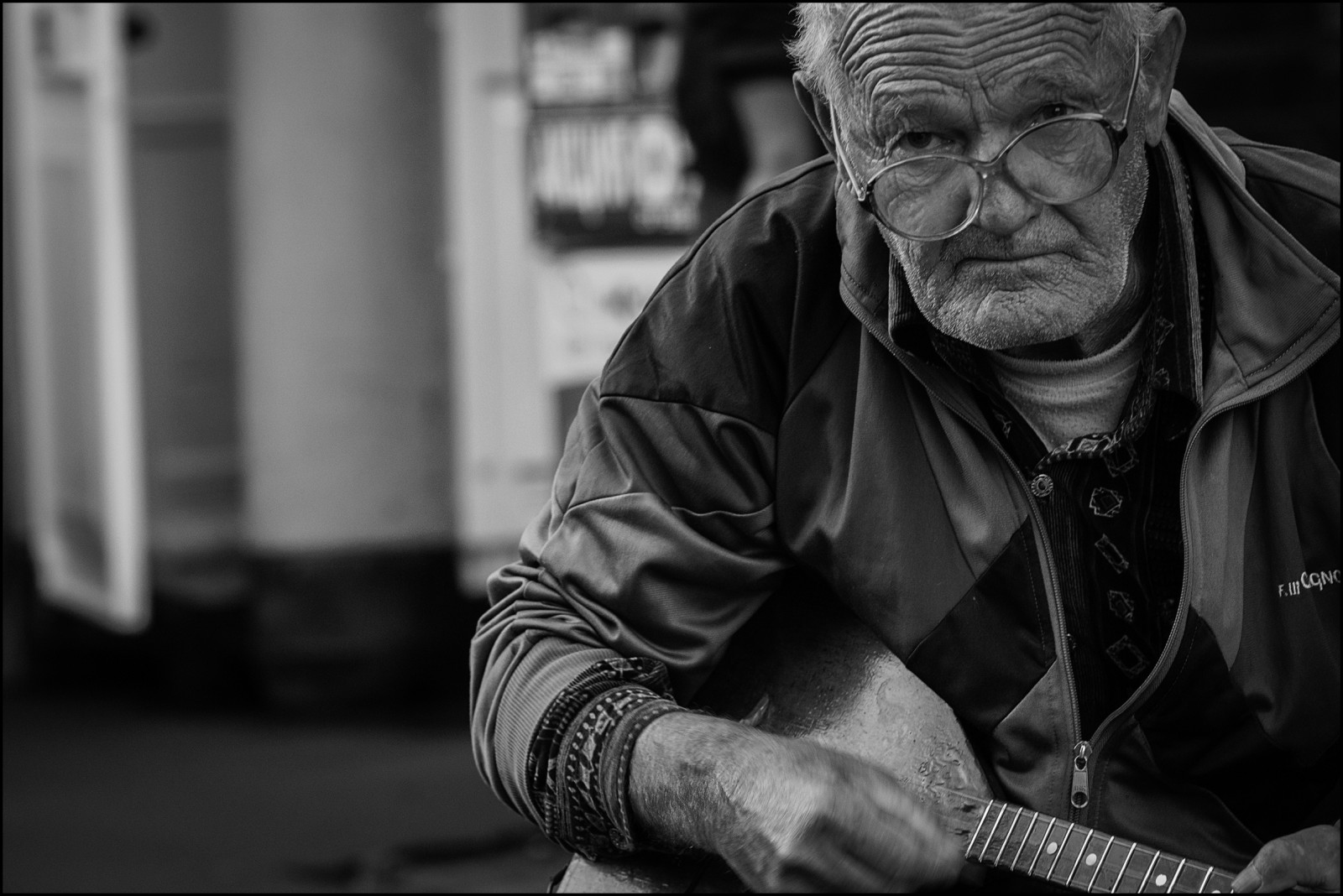 hráč, starý muž, lidé, město, ulice, fotografie, Balalajka, muž, muži, starý, Černá, Černý a bílý, tělesné, černobílý, bílý, BNW, blacknwhite, Černá bílá, UMĚNÍ, Evropa, geotagged, Občan, žít, fotografování, fotky, portrét, pouliční život, městský, výstřel, scéna, Dmitry, ryzhkov, upřímný, detailní, candidportrait, streetportrait, unposed, cizinec, obraz, streetphotography, městský život, candidphotography, candidphoto, třídaFoto, candidphotos, streetphotos, život, moment, momenty, Moskva, Rusko, Veřejnost, tvář, oči, ngc, hudebník, musica, hudebníci, staří muži, dívej se, vzhled, brýle, oko, balalayka, metro, metro, Sony, Novokuzněckaja, stanice