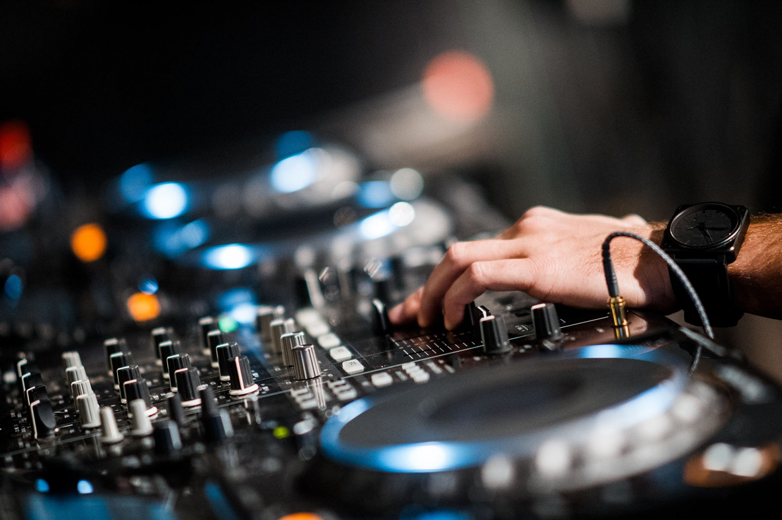 hudba, hudebník, DJ, gramofony, Osoba, diskžokej, bicí, Míchací konzole, zábava, Bubeník, představení, profese, buben