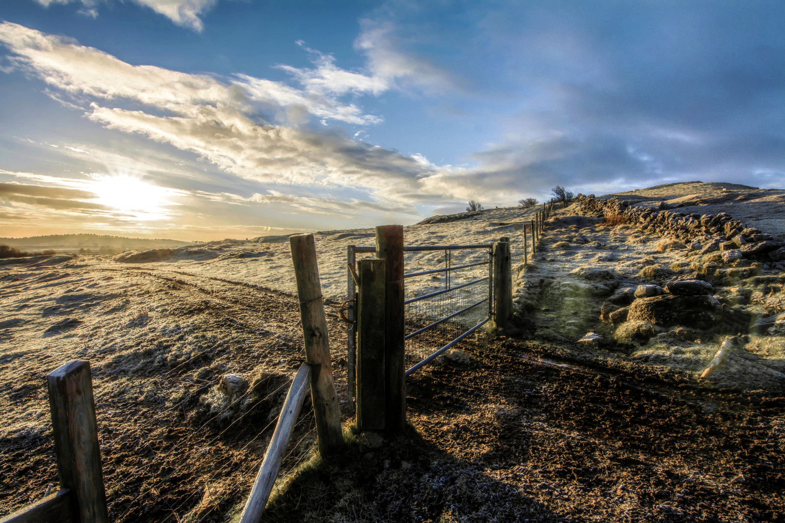 slunečnímu záření, krajina, západ slunce, moře, kopec, Skála, Příroda, odraz, nebe, venku, zima, mraky, svítání, kopce, večer, ráno, pobřeží, mráz, horizont, plot, divočina, turistika, Wales, Terén, mrak, hora, hospodářská zvířata, zemědělství, venkov, nikond7100, venkov, místo výskytu, přírodní prostředí, horských reliéf, brána, hillwalking, northwales, brynalyn
