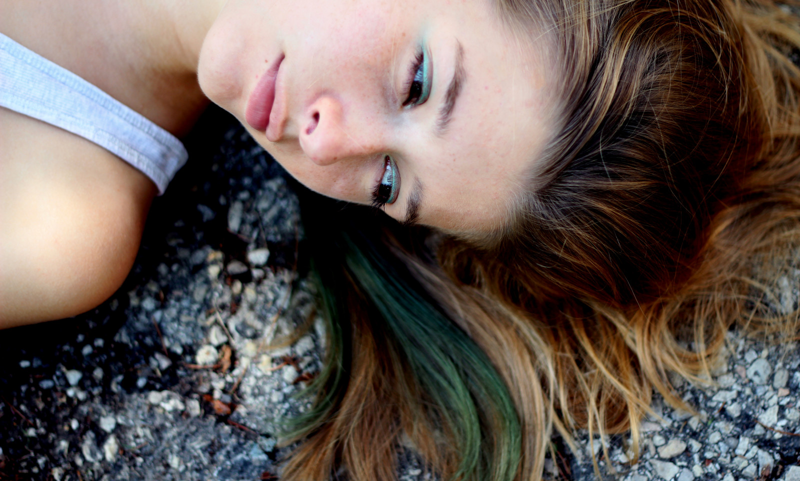 oči, dlouhé vlasy, modrý, černé vlasy, vlasy, štěstí, aqua, Alicia, dívka, krása, usměj se, chodník, pruh, hnědé vlasy, člověk barva vlasů, barvení vlasů, barvivo