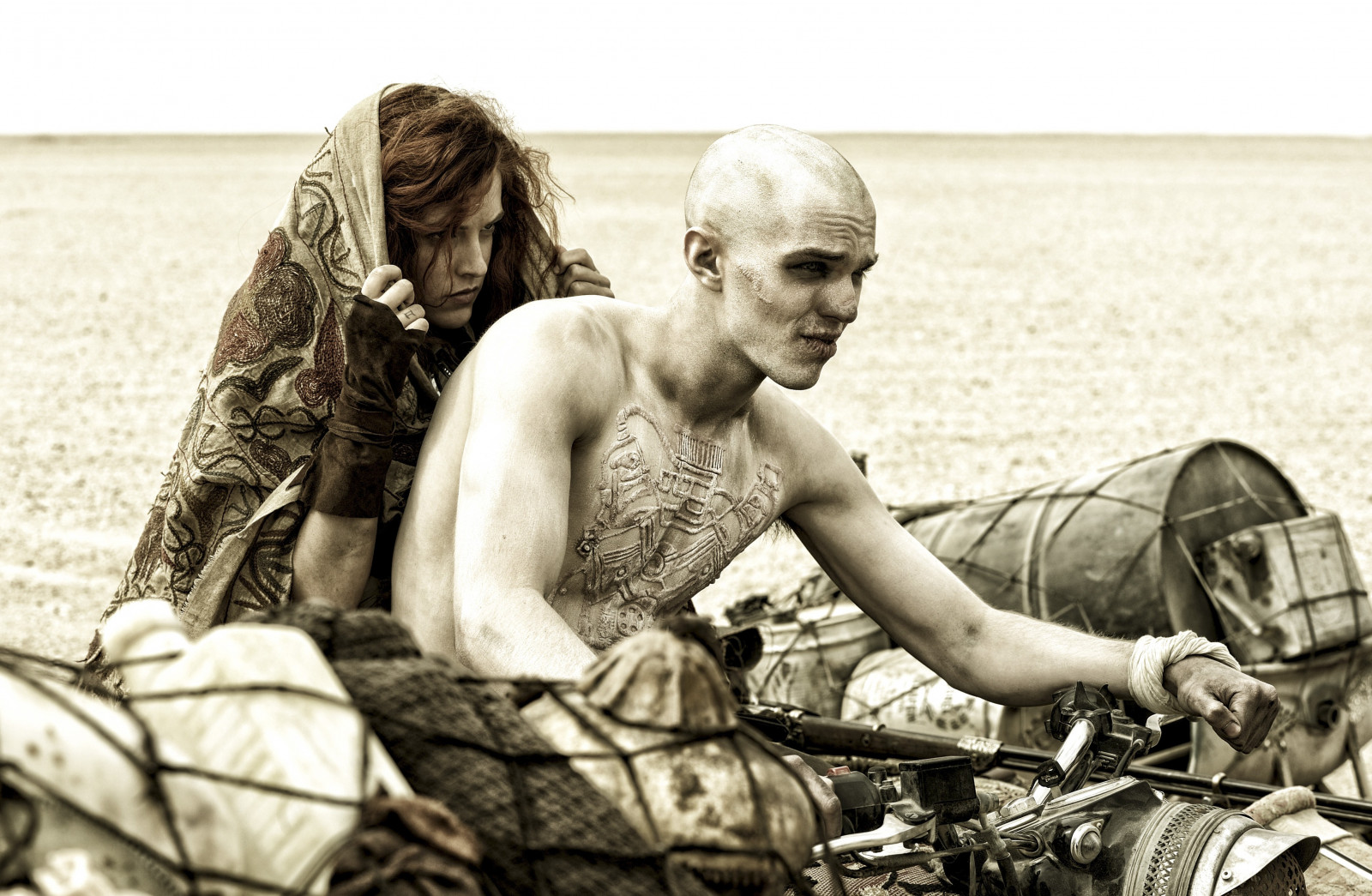 lidé, sedící, filmy, Osoba, Mad Max Fury Road, Šílený Max, Nicholas Hoult, Nux, muž, fotografie, mužský, lidských pozice