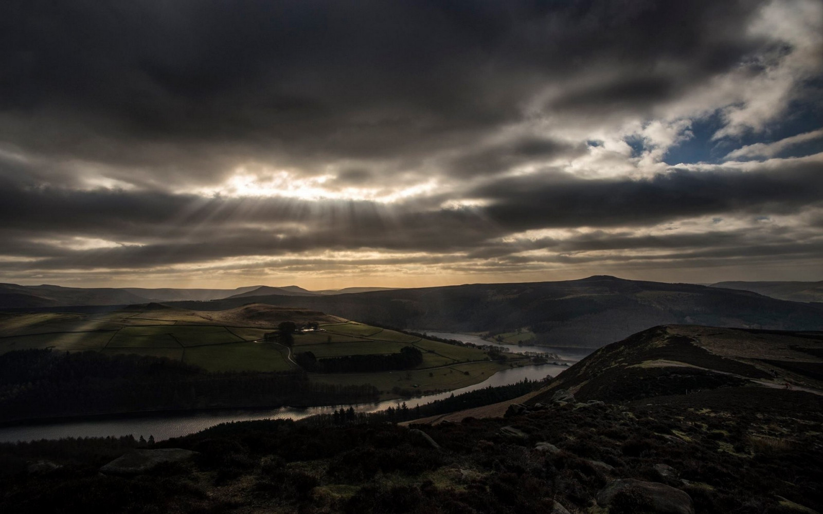 slunečnímu záření, stromy, krajina, západ slunce, moře, kopec, Příroda, odraz, nebe, pole, mraky, svítání, večer, ráno, pobřeží, řeka, slunce, sluneční paprsky, horizont, soumrak, mrak, hora, počasí, svítání, 1920x1200 px, jezero, atmosférický jev, horských reliéf, meteorologický jev