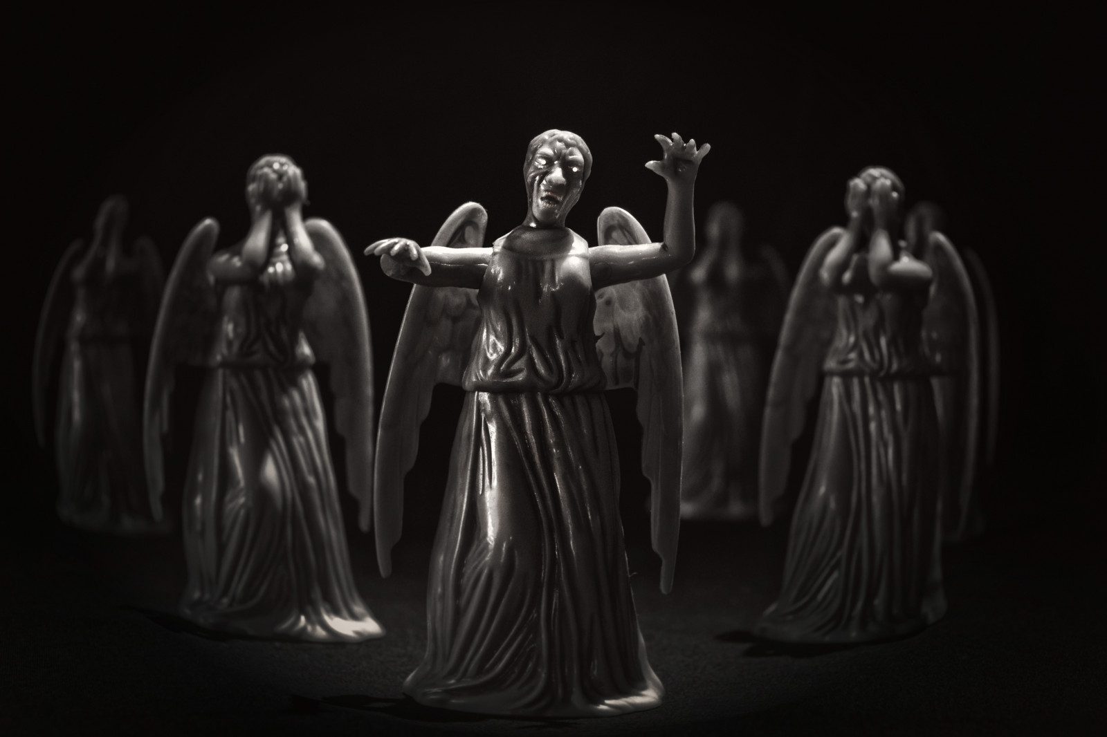 černobílý, 2017, UMĚNÍ, tělesné, tma, 365, sliderssunday, imaginární, Černý a bílý, monochromatické fotografování, múzických umění, deska stolu, doktor kdo, drwho, Hlídání pánev, Weepingangels, 2017077