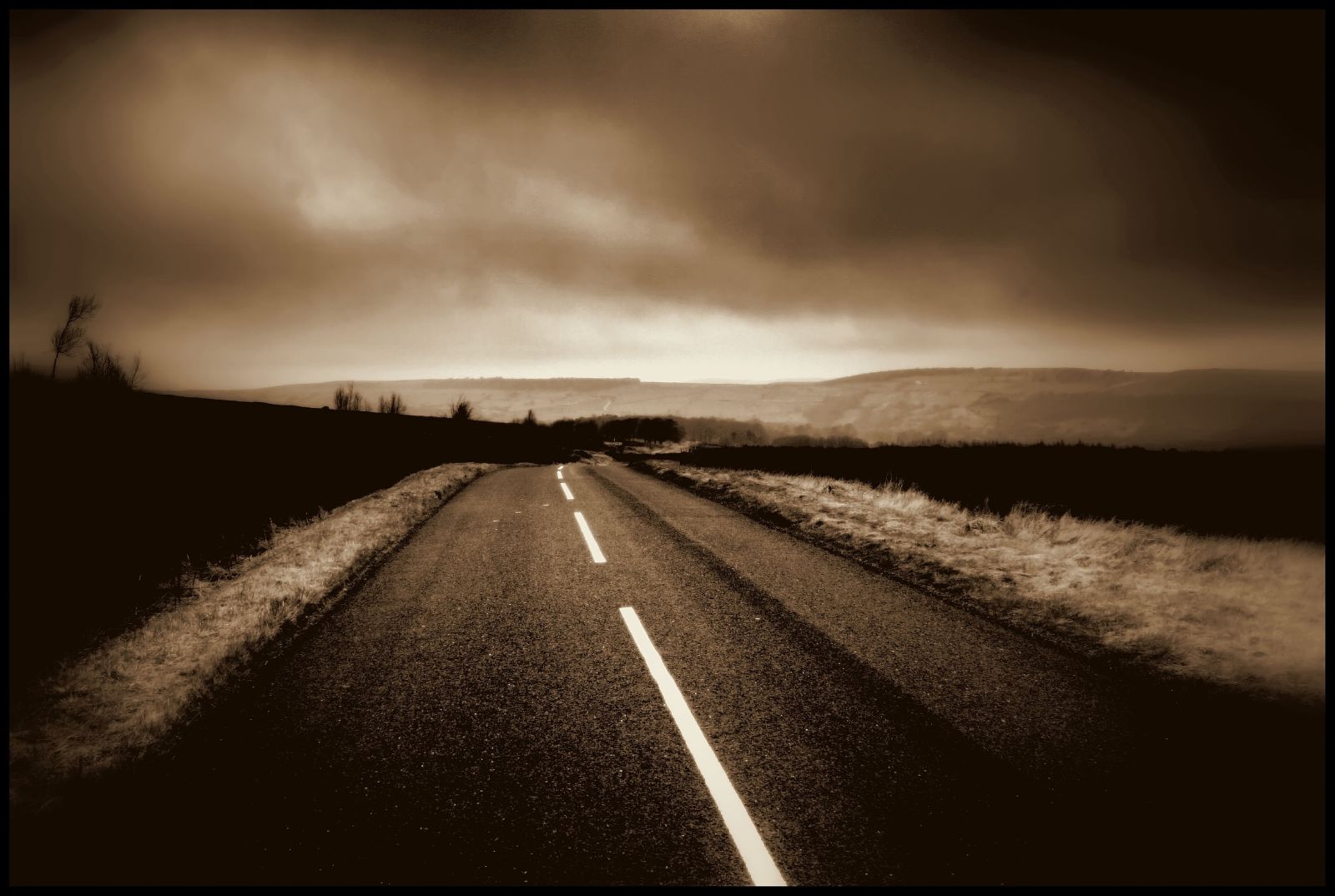 slunečnímu záření, krajina, černobílý, silnice, Anglie, ráno, sépie, horizont, atmosféra, soumrak, Spojené království, Mono, světlo, Černý a bílý, mrak, svítání, tělesné, tma, Bravo, canon400d, andrewlee1967, focusman5, andrewlee, strinesmoor, webflexxthinksitsawesome, andylee1967, atmosférický jev, Černý a bílý, monochromatické fotografování