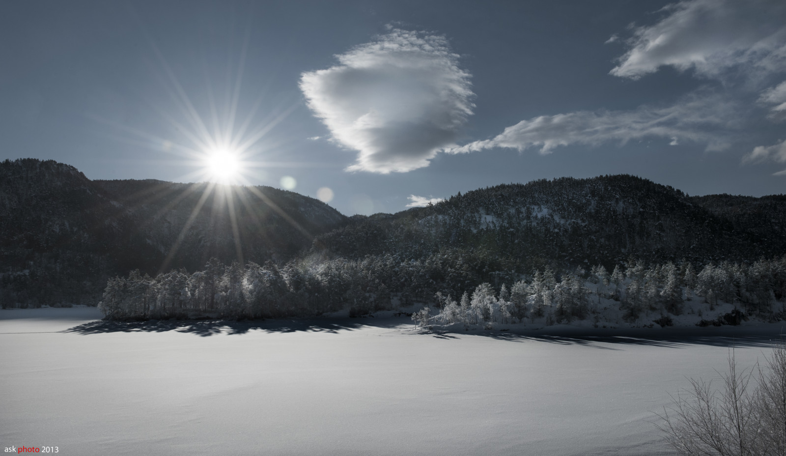 Sonnenlicht, Landschaft, Sonnenuntergang, See, Wasser, Natur, Betrachtung, Himmel, Schnee, Winter, ruhig, Eis, Norwegen, Abend, Morgen, Frost, Fluss, Horizont, Atmosphäre, Einfrieren, Wolke, Baum, Berg, Ist, Dämmerung, Sn, Sonneneruption, Reservoir, Tagsüber, Rogaland, Hochland, Fjell, See, Computer-Tapete, Atmosphäre der Erde, Gebirge, Glaziale landform, Meteorologisches Phänomen, Bentingeask, Phänomen, Hjelmeland, Ryfylke, Vormedalen, Askphoto2013, Steinslandsvatnet