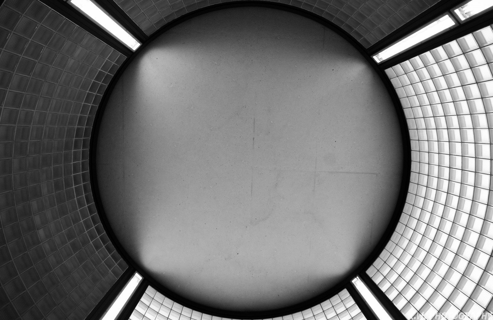 paesaggio, luci, contrasto, Londra, bianca, nero, monocromo, città, architettura, astratto, cielo, ombra, fotografia, silhouette, simmetria, orizzonte, macchina fotografica, freddo, modello, Sole, Canone, cerchio, Linee, vita, lente, prospettiva, Basso, angolo, leggero, bianco e nero, colore, otturatore, colori, vista, foto, colore, velocità, linea, colori, punto di vista, composizione, piace, saturazione, commento, leadinglines, bianco e nero, fotografia in bianco e nero, illuminazione diurna, still life, saturare, priorità, product design