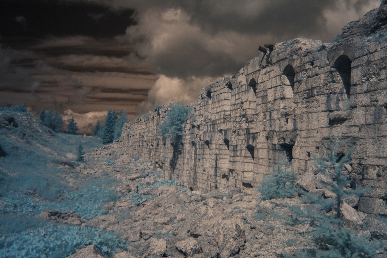 krajina, Itálie, Skála, nebe, válka, útes, Kánon, svět, panoráma, kaňon, Infračervený, Formace, Chyba, Terén, mrak, hora, První, mondiale, 600D, Hoya, prima, trentino, geologie, počítač tapeta, geologický fenomén, ledová landform, meteorologický jev, badlands, jev, guerra, jádro, sráz, neočekávaný výskyt, ww1, Serrada, Hoya72, Folgaria, Infrarosso, Lavarone