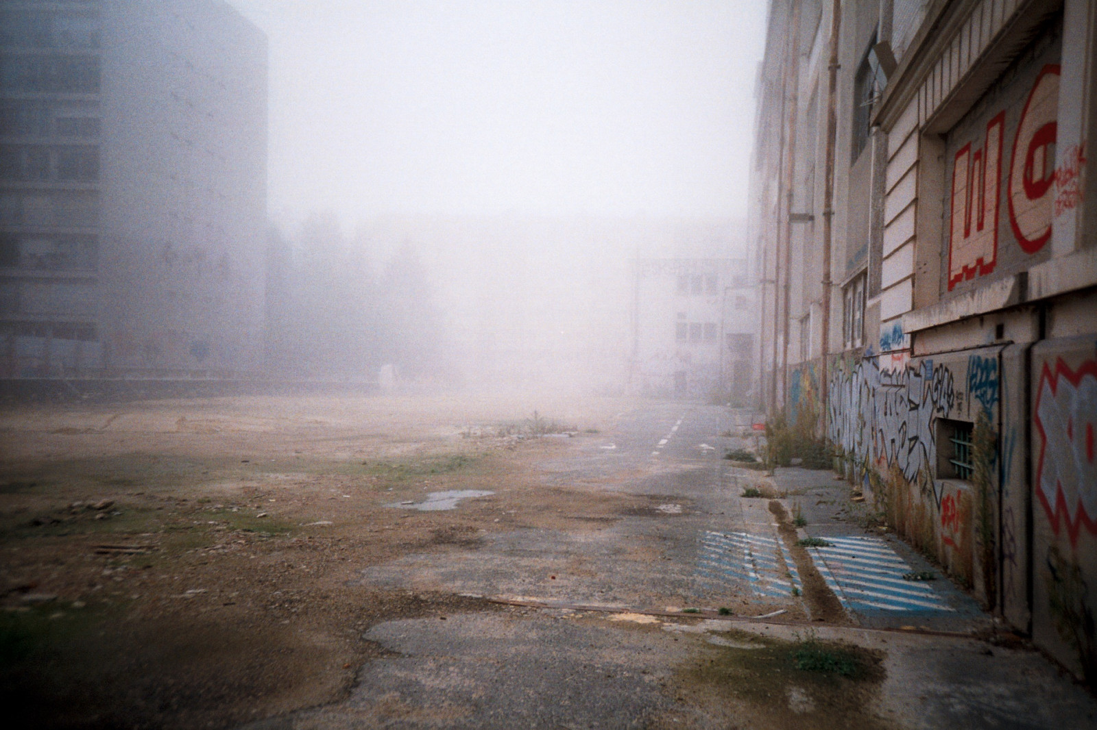 město, ulice, strašidelný, voda, městský, apokalyptický, nebe, silnice, ráno, Paříž, rozklad, 35MM, smog, pustina, znečištění, Lomography, urbex, mlha, analogový, film, analog, argentique, brouillard, lomo, mimo provoz, opuštěný, pelliculé, konec světa, urban area, urban exploration, Lka, den smrti, postapokalyptického, 800iso, Urbanwasteland, Lomo800