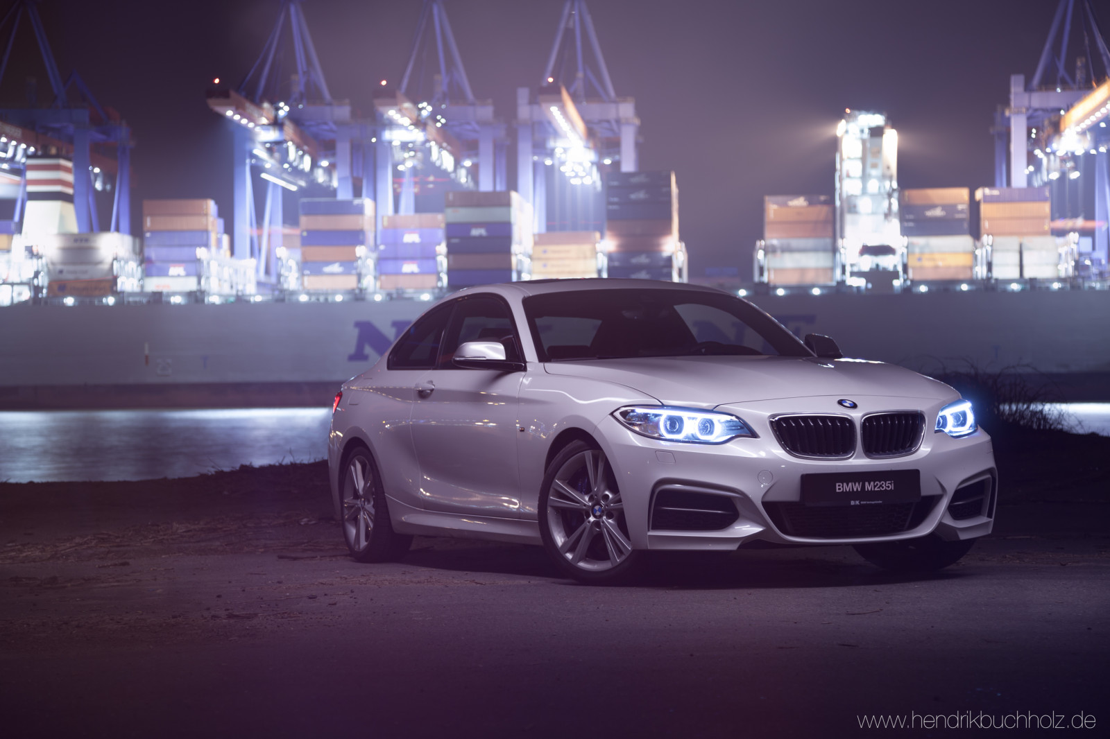 světla, bílý, panoráma města, architektura, auto, odraz, BMW, vozidlo, fotografování, Blesk, Německo, tým, Kánon, filtr, Světlomety, kola, sportovní auto, Blikat, závodění, Hamburg, Labe, lightpaint, unikátní, Němec, exotický, limuzína, M, M235i, zdůrazňuje, stativ, světlo, longexposure, expozice, dramatický, Krásná, fullframe, Pohyb, kolo, rozmazat, přístav, detail, deutschland, umístění, Napájení, auto, rychle, skvělý, obraz, eos, lightpainting, worldcars, automotive, carphotography, pozemní vozidla, automobilového designu, automobilový exteriér, automobil make, hh, Hafen, luxusní vůz, nárazník, výkonné auto, sportovní sedan, BMW řady 3 E90, auto show, leistung, úniky, Parkhaus, pozdě v noci, HafenCity, Cullmann, carshooting