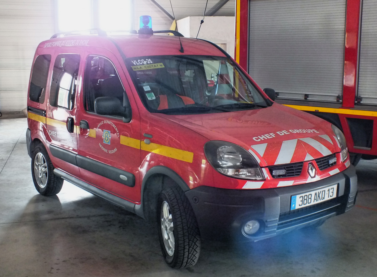 Kraftfahrzeug, Auto, Fahrzeug, Transport, Transportart, Automobil-Design, Sport Nutzfahrzeug, Notdienst, compact van, Van, Notfall, Kleinwagen, Stadtauto, Nutzfahrzeug, Familienwagen, Heiße Luke, Gebäude, Kompaktwagen, Renault kangoo