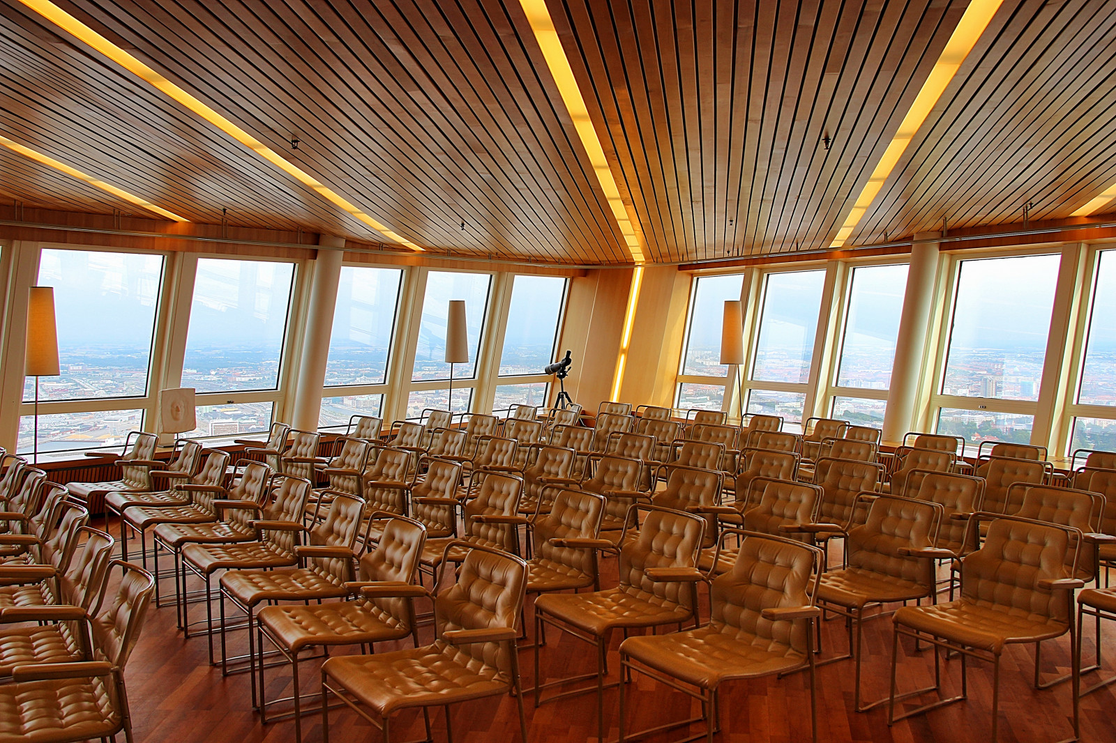 interiér, dřevo, letovisko, restaurace, Vzhled interiéru, palác, taneční sál, majetek, Turning Torso, jídlo, hlediště, Muž se objekt, funkce sál, kongresové centrum