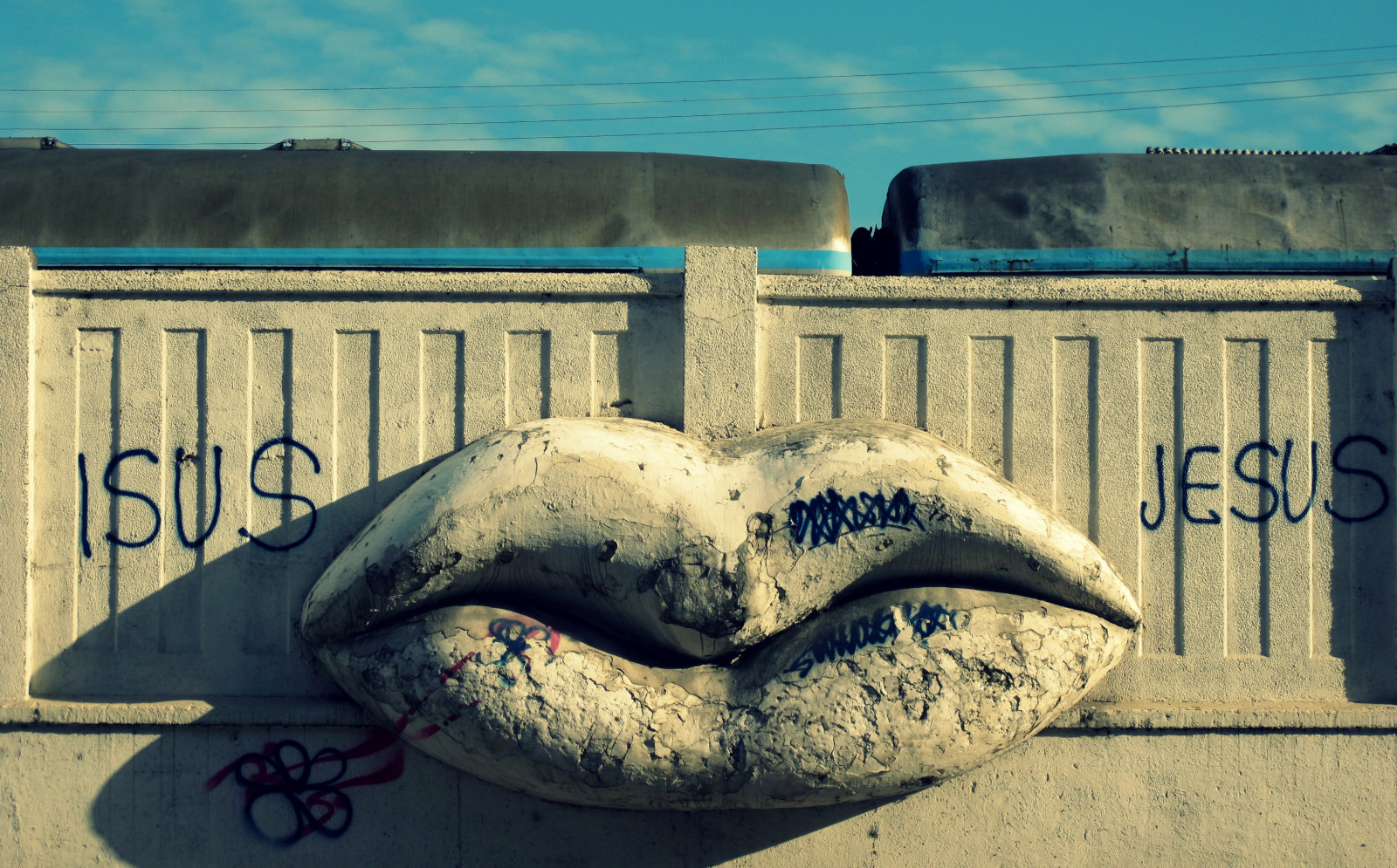 město, ulice, městský, nebe, stěna, Kánon, rty, pusa, Evropa, dráty, Chorvatsko, Záhřeb, UMĚNÍ, světlo, polibek, mur, ciel, ville, urbain, litovat, croatie, G10, Lumiere, karetní hra, bec, fils, bouche, l vres, baiser, sgadow