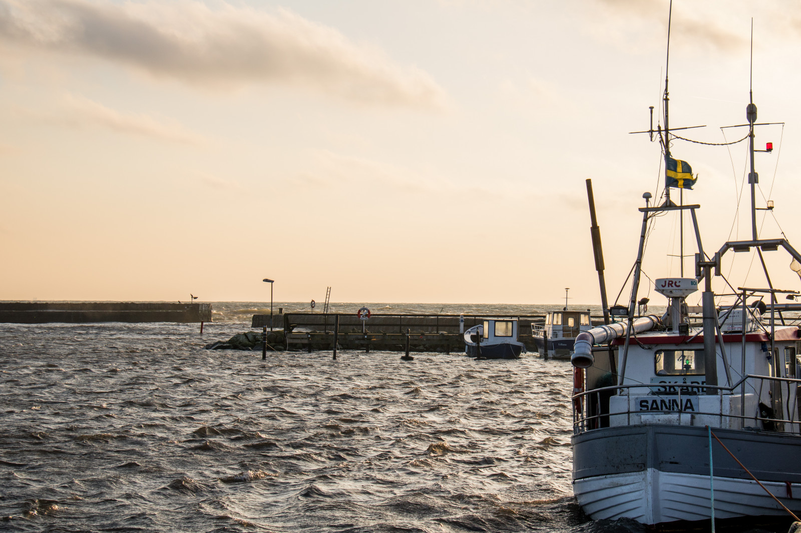 loď, západ slunce, moře, záliv, voda, pobřeží, vozidlo, pláž, pobřeží, přístav, větrný, dok, Marina, bouřlivý, počasí, oceán, vatten, v der, hav, plavidlo, kust, gisl vshamn, exif modelu canoneos760d, geocountry, Kamera aby kánon, geocity, Model fotoaparátu canoneos760d, geostate, geolocation, EXIF čočka efs18200mmf3556is, exif aby kánon, EXIF isospeed 100, bl sigt, exif focallength 50mm, EXIF otvor 90, rybářské plavidlo