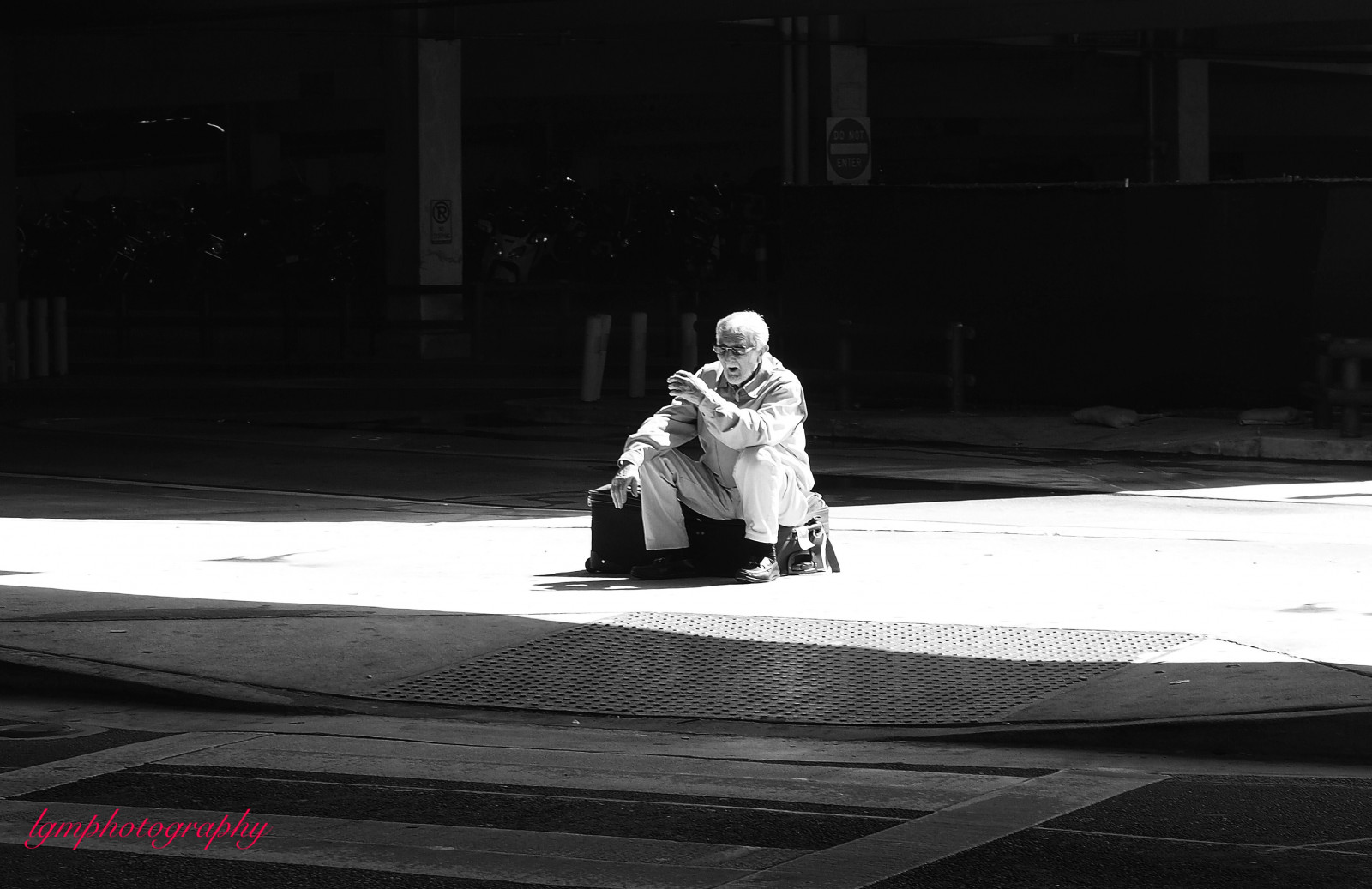 白, 黒, 写真, 人, 黒と白, 光, 写真, 座っている, 闇, モノクロ写真, スナップショット, 点灯, モノクロ, 夜, 影, 女の子, レクリエーション