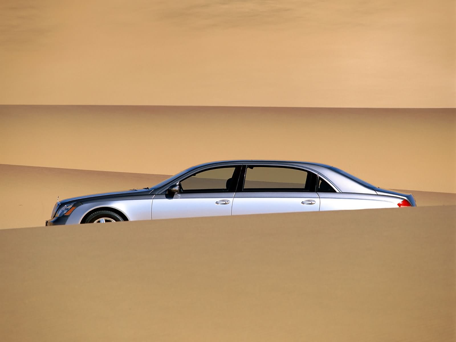 Maybach 62. Майбах с моста в калуге. Утопили майбах. Майбах утонул в москве. Такого даже в майбахе нет.