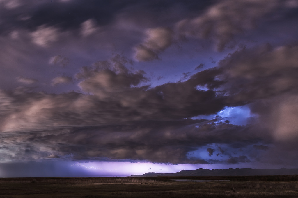 zonlicht, landschap, zonsondergang, hemel, wolken, kalmte, bliksem, storm, avond, ochtend-, wind, horizon, atmosfeer, schemer, donder, wolk, weer, dageraad, duisternis, dag, computer wallpaper, aardatmosfeer, nagloed, meteorologisch verschijnsel, stapelwolk, fenomeen, ecoregio, Antelope Island, greatsaltlake