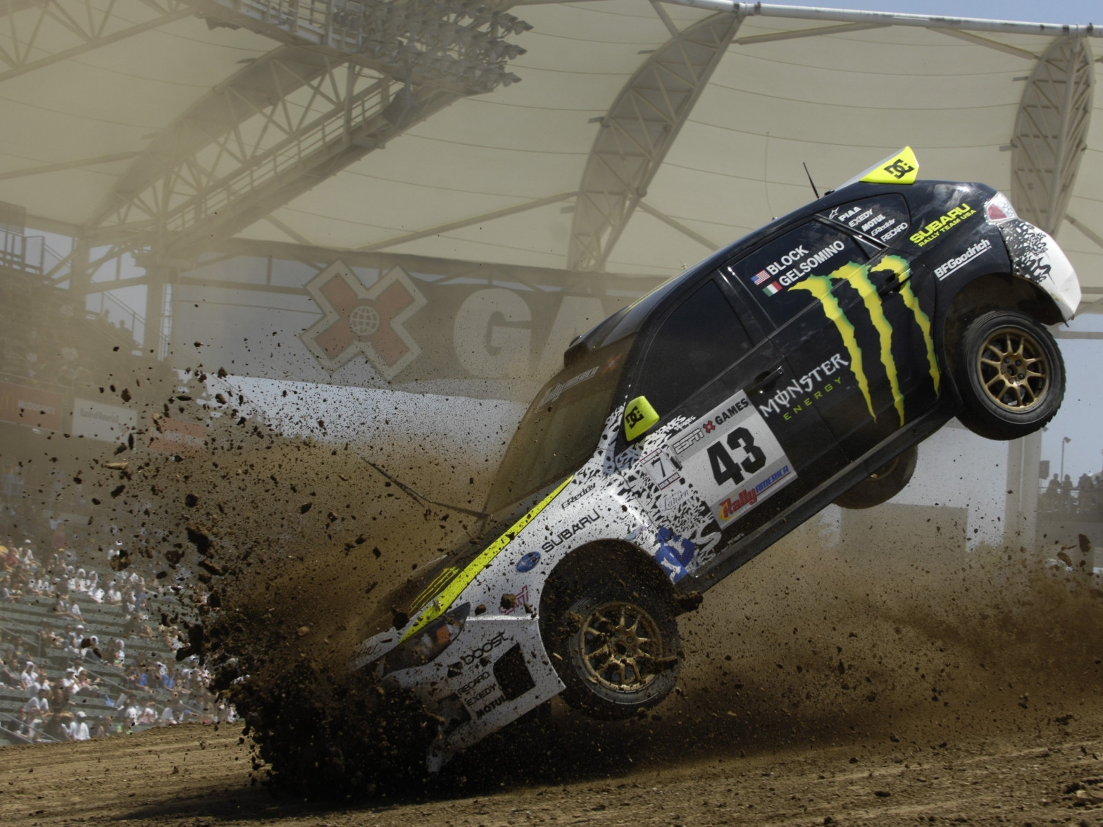 Wallpaper DiRT 3, car, show, jump, crash 2560x1920 4kWallpaper 740371 HD Wallpapers