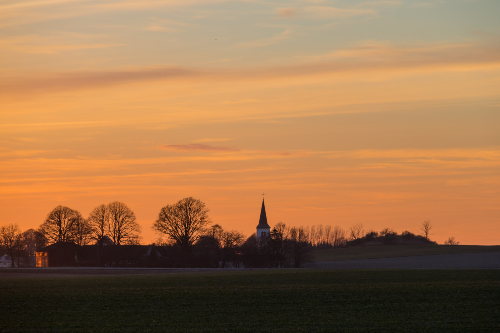 sollys, landskab, solnedgang, bakke, himmel, Mark, silhuet, solopgang, skyline, aften, morgen, horisont, skumring, Sky, daggry, himmel, solnedg ng, siluett, landskabet, Moln, landsbygd, landskap, almindeligt, prærie, atmosfærisk fænomen, efterglød, rød himlen om morgenen