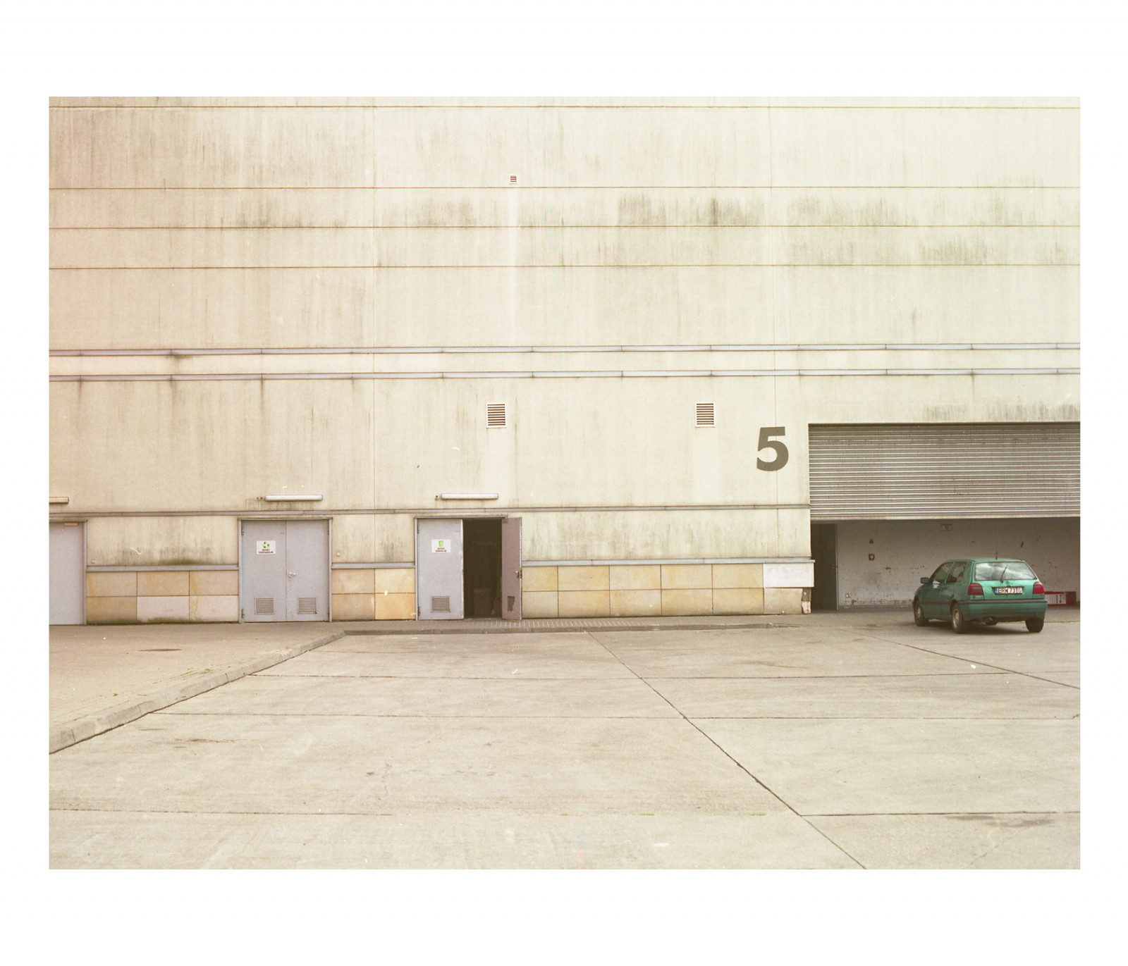 auto, městský, stěna, dřevo, Volkswagen, textura, dveře, Warsaw, golf, negativní, kůlna, design, patro, podlaha, dno, film, nábytek, překližka, FUJICOLOR, fasáda, číslo, podlaha, 645, mediumformat, bronicaetrsi, epsonv500, zenzanon7528pe, pro160ns