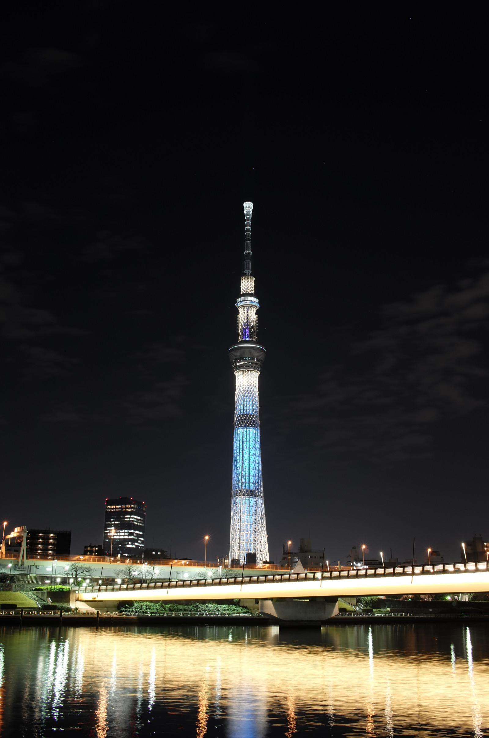 Japonsko, město, panoráma města, noc, architektura, odraz, panoráma, mrakodrap, večer, věž, most, soumrak, Leica, Tokio, jp, Skytree, světlo, osvětlené, osvětlení, osvětlení, tma, T, iki, mezník, Tokyo Sky Tree, leicat, summicront235, Summicron, t235, sakurabashi