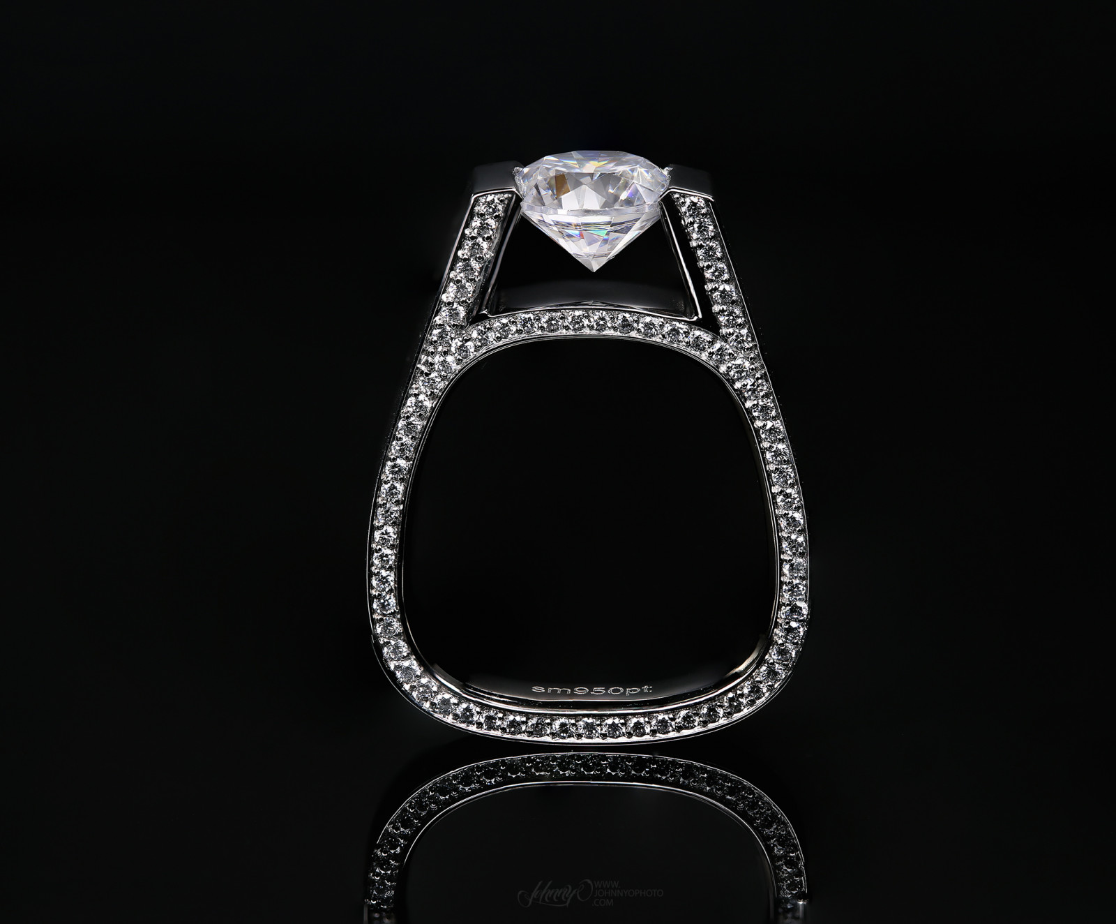 ดำ, การสะท้อน, การถ่ายภาพ, ชายหาด, แมโคร, แหวน, Canon, โลหะ, หิน, เครื่องประดับ, สตูดิโอ, เงิน, York, ซาน, ไพลิน, คาร์ล, newport, เดนเซล, ใหม่, ล้ำค่า, รูปภาพ, แต่งงาน, เจ้าสาว, แหวน, แกลเลอรี่, เพชร, คลาสสิก, มาร์ติน, o, เครื่องเพชรพลอย, 100 มม, นักออกแบบ, แพลทินัม, ระงับ, ตัวอักษร, หมั้น, พลอย, เครื่องเพชรพลอย, จอห์นนี่, Soho, มัวร์, bling bling, Ribeiro, Andre, stuart, ลีห์, Wyndham, สำเนียง, เบอร์นาร์โด, fransisco, johnnyophoto, Ulla, solitare, Dau, เฮนริค, Kauffmann, การจรรโลง, product design