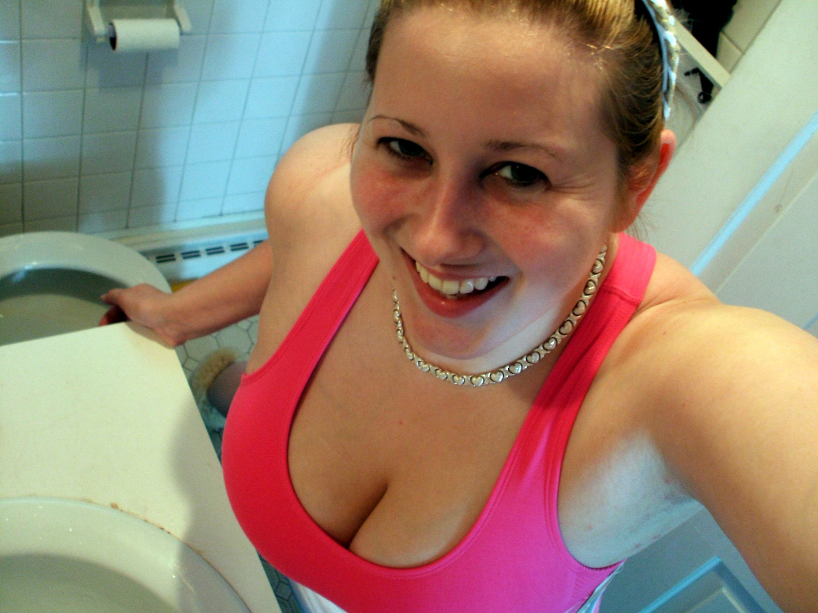 výstřih, vlasy, pusa, Osoba, kůže, plavky, oblečení, dívka, usměj se, ruka, selfie, noha, sval, krk, blond, účes, hruď, mimika, břicho, Lidské tělo, orgán, spodní prádlo