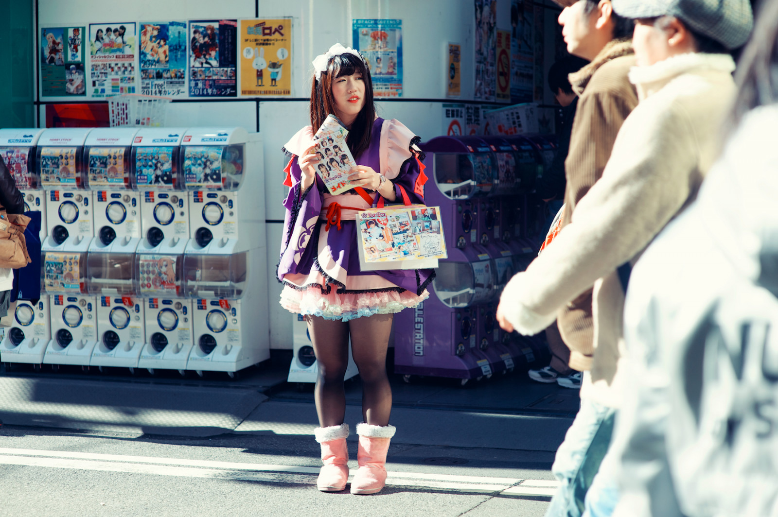Wallpaper snapshot, street, girl, road, recreation, product 1800x1198