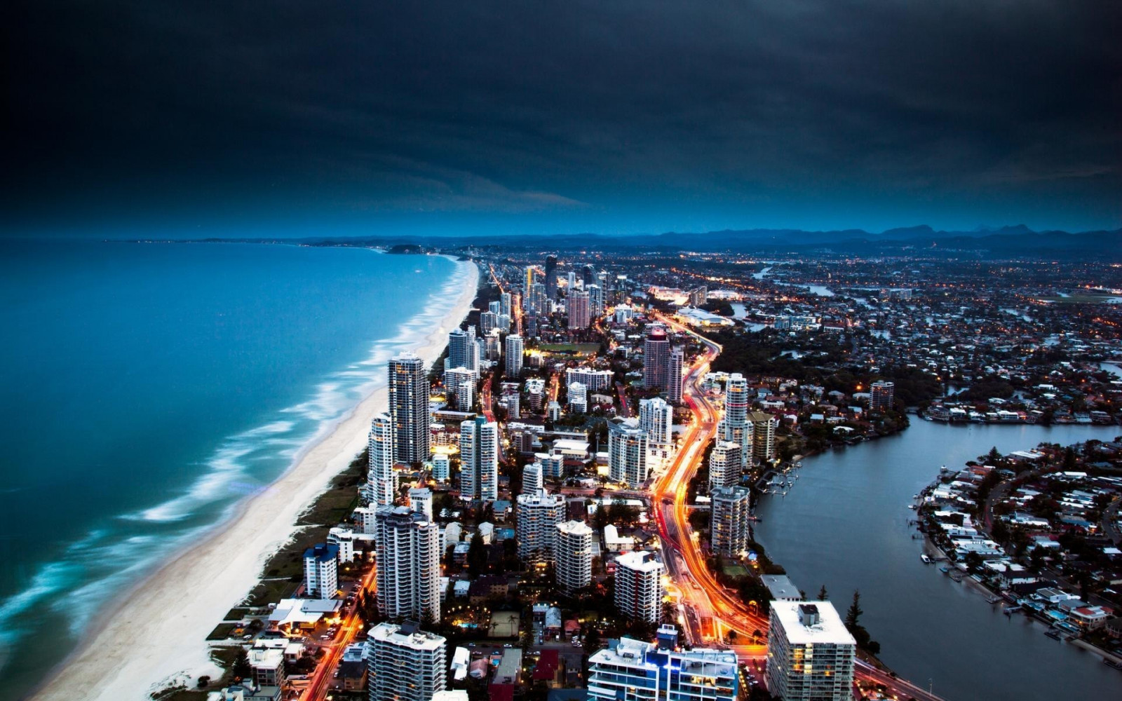 mare, città, paesaggio urbano, notte, costruzione, riflessione, fotografia, orizzonte, grattacielo, sera, Torre, costa, orizzonte, crepuscolo, Australia, Costa d'Oro, oceano, punto di riferimento, atmosfera della terra, fotografia aerea